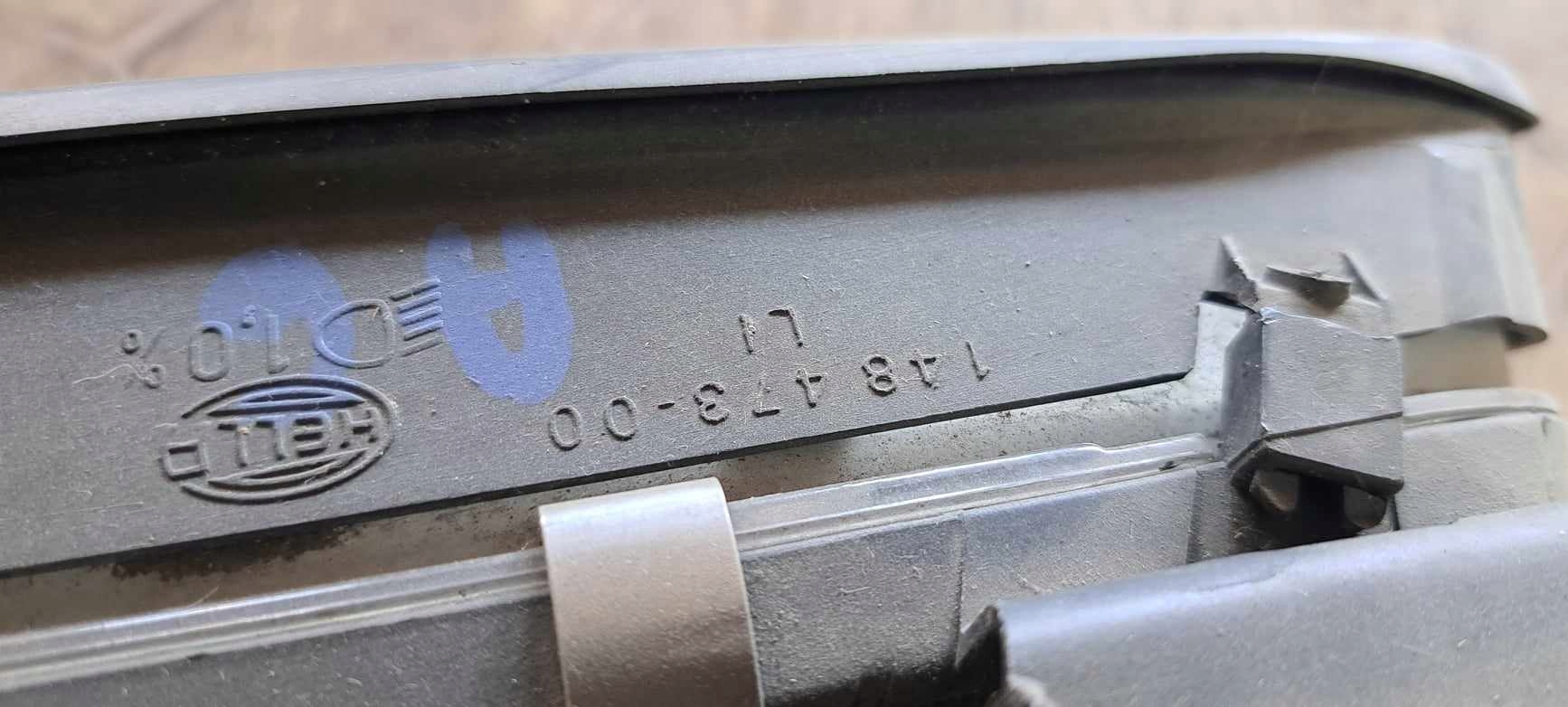 Audi A6 C5 XENON LAMPA LEWA PRZEDNIA PRZÓD REFLEKTOR 148473-00 HELLA Typ samochodu Samochody osobowe