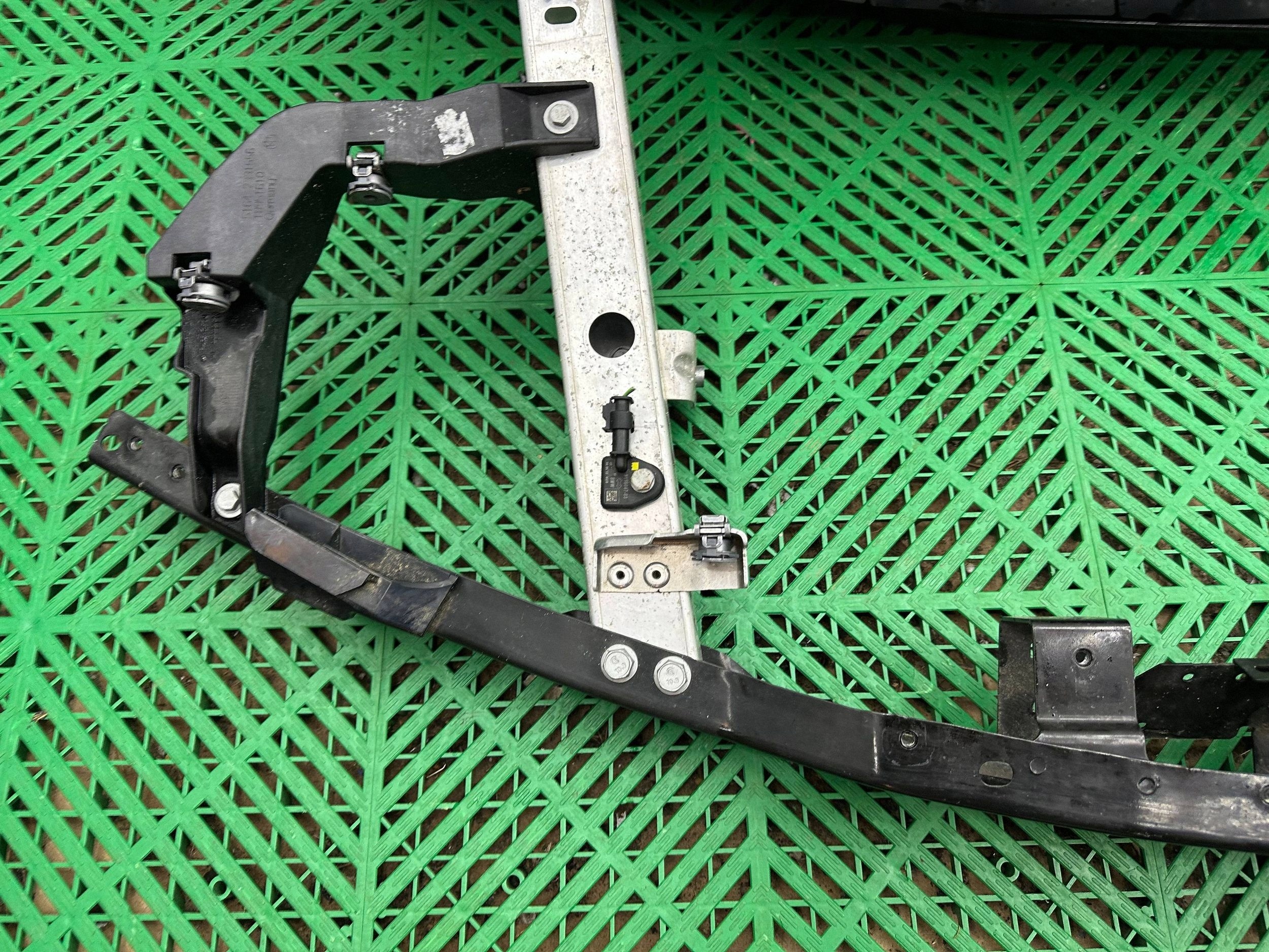 support panel for radiators Z CHLODNICAMI BMW I3 USA