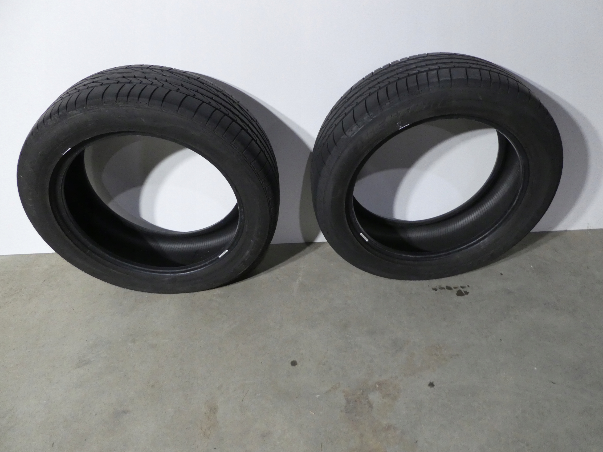 2X tyre Bridgestone 255/50/20 2022R