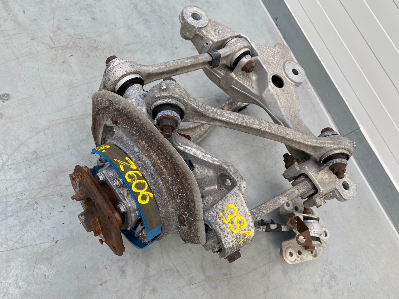 ZAWIESZENIE TYŁ PRAWY PORSCHE 911 991 ZWROTNICA WAHACZE TYLNA PRAWA Numer katalogowy części ZAWIESZENIE TYŁ PRAWY PORSCHE 911 991 ZWROTNICA