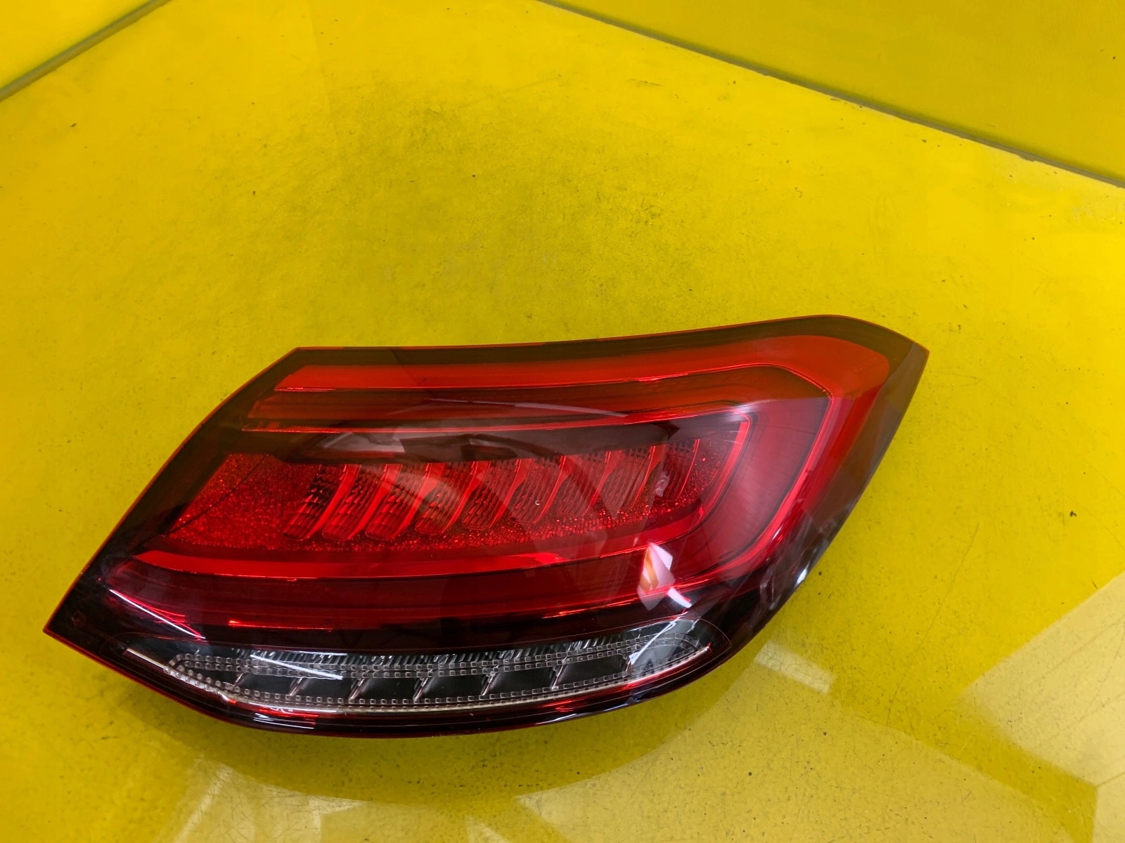 MERCEDES CLS W257 light rear part right A2579062900 LED