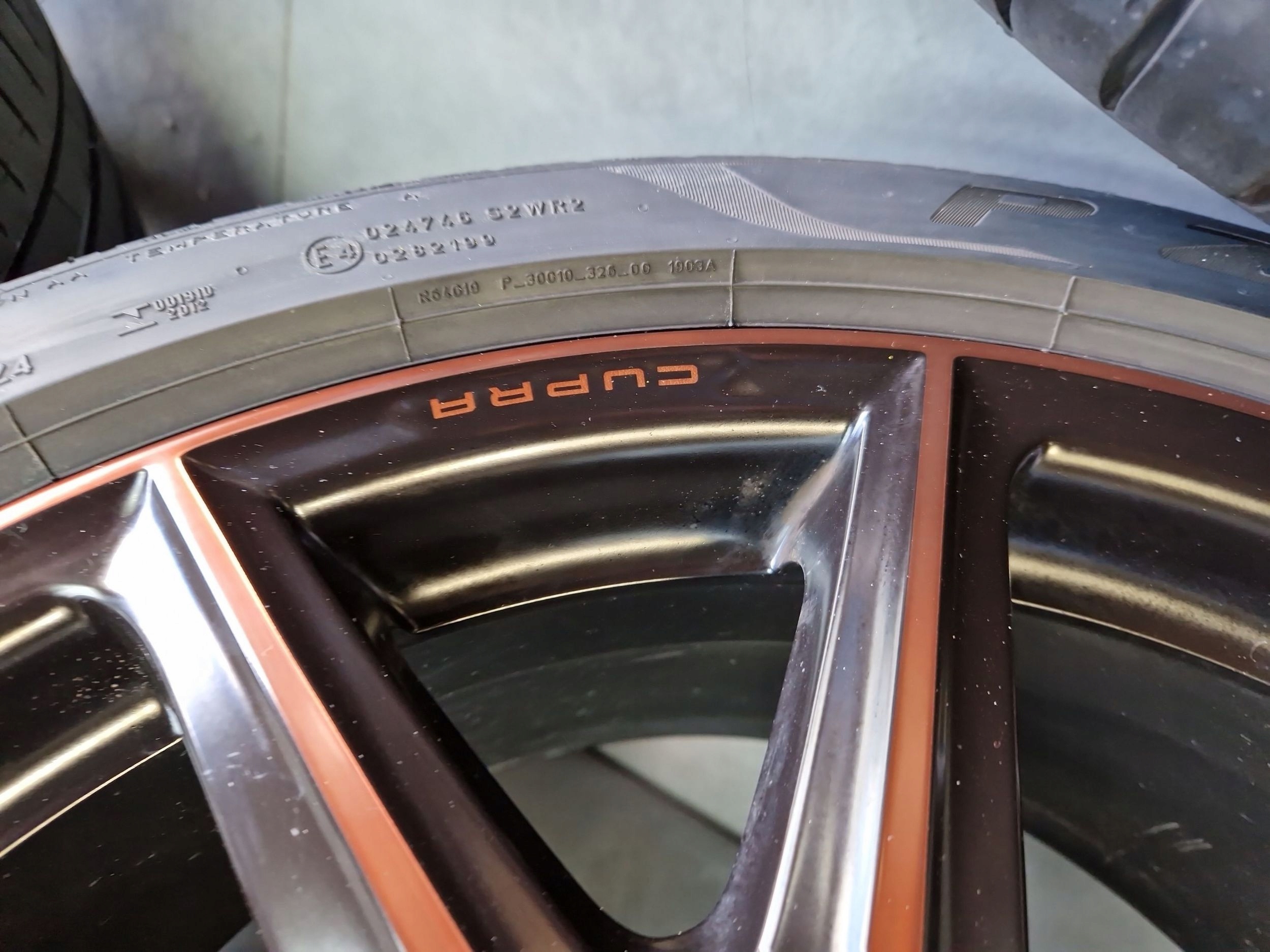 Cupra Ateca disc wheels 19 tyres PIRELLI 245/40 2023 575601025AP