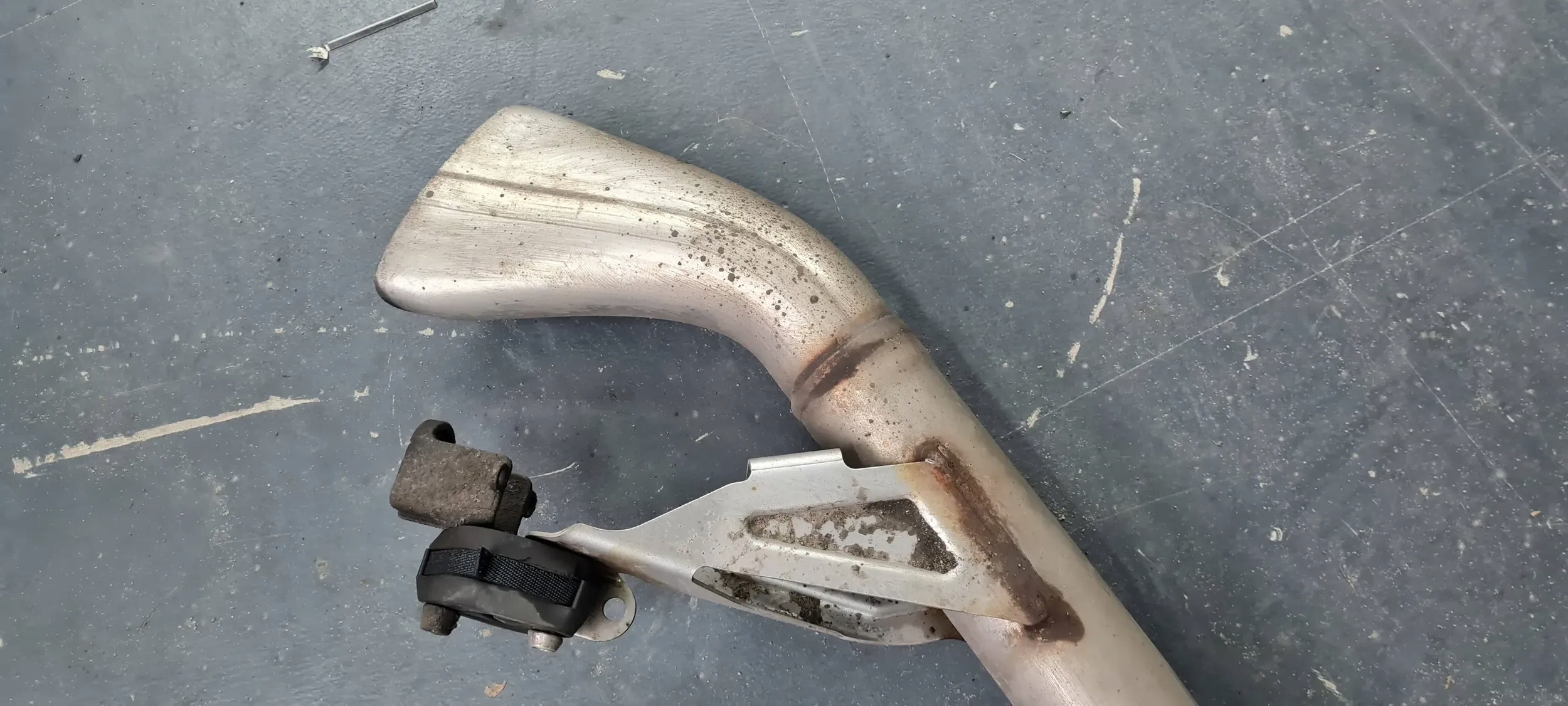 A4 B9 8W TLUMIK Échappement 2.0 TDI 8W0119C