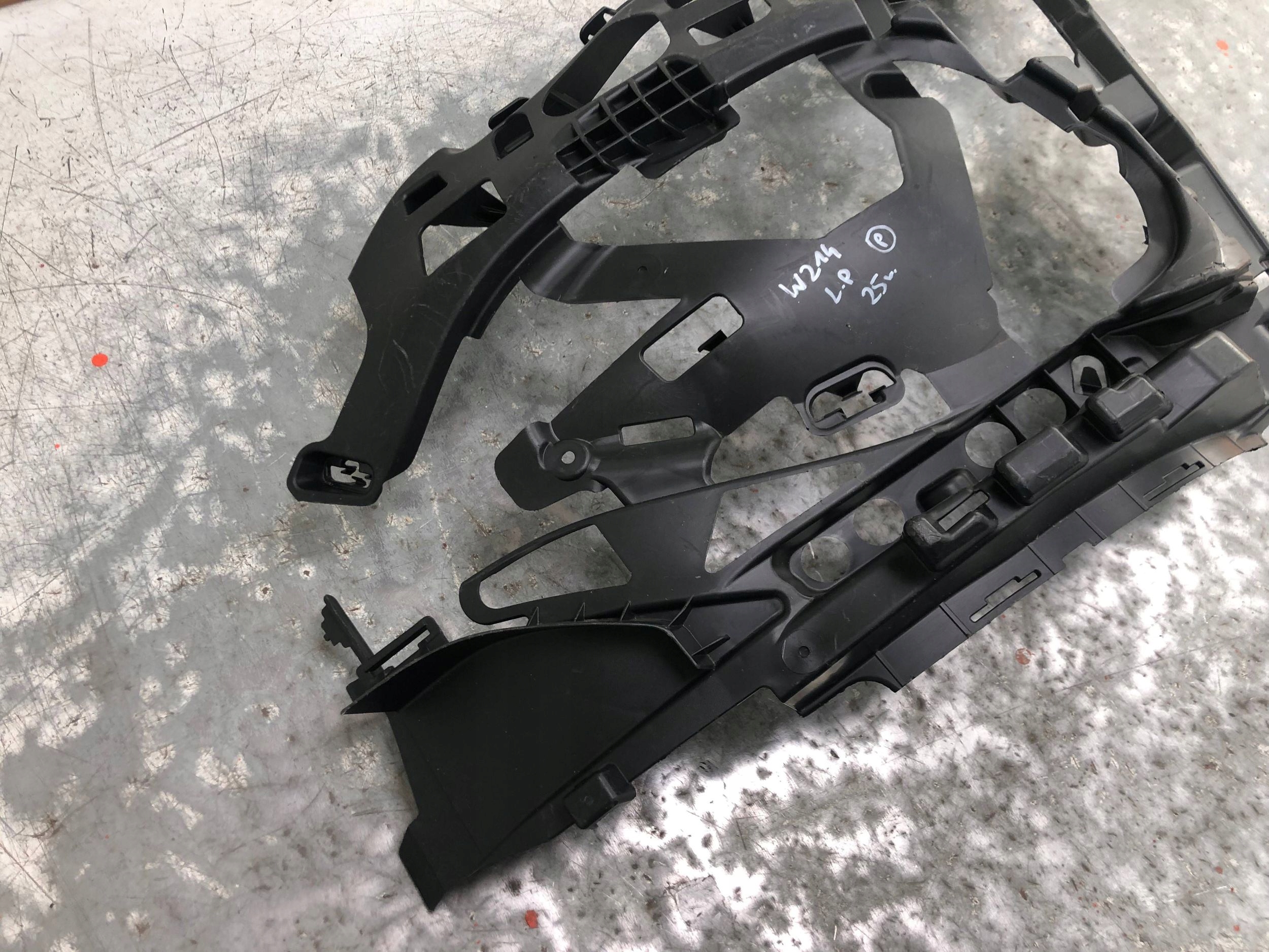 bumper bracket left front MERCEDES W214 A2148858200