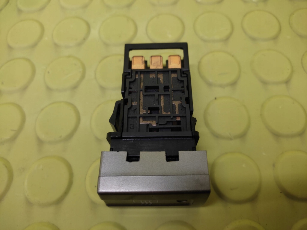 NISSAN X-TRAIL switch of the heating windows