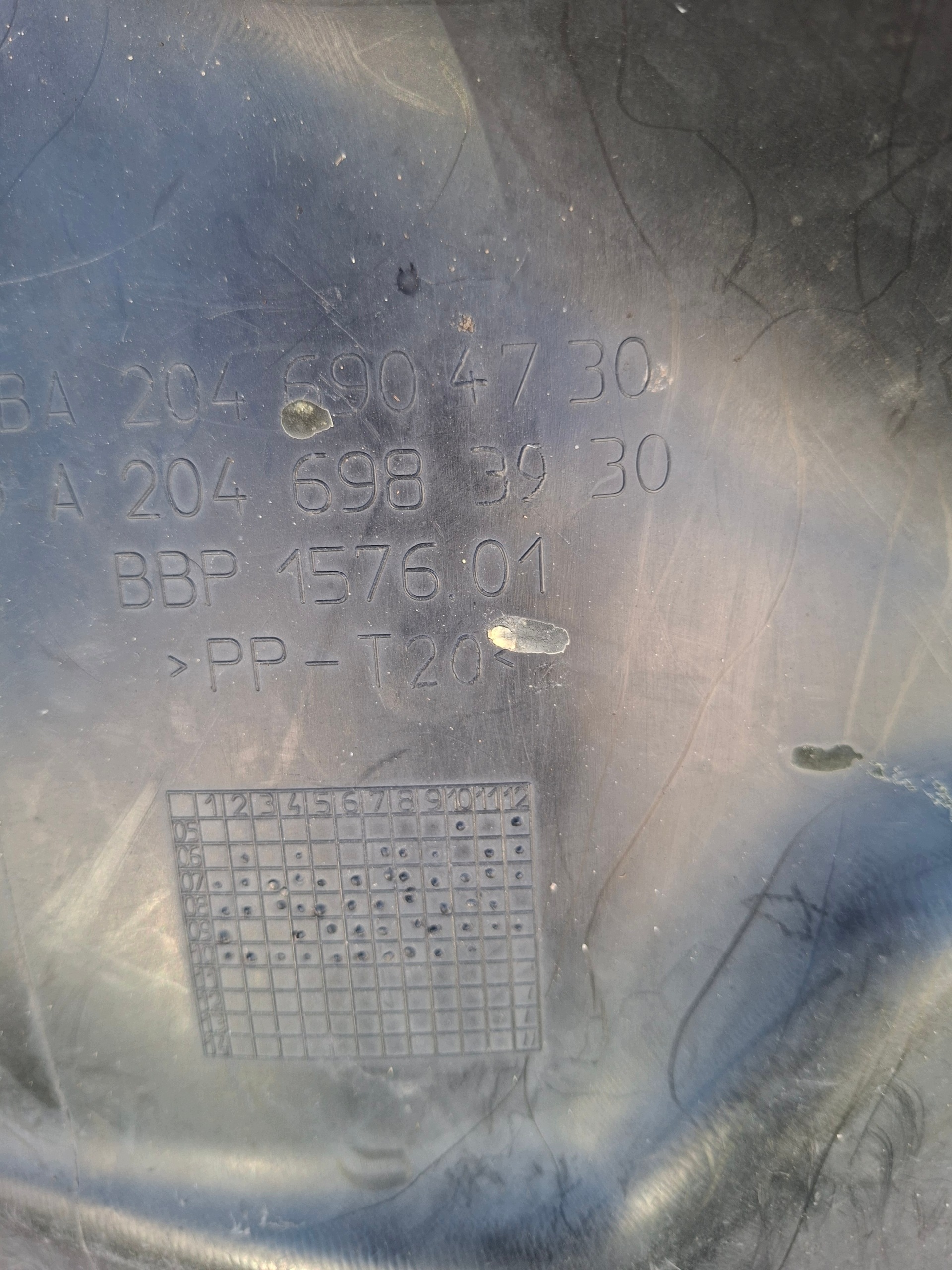 mudguard front front left MERCEDES W 204 2046904730