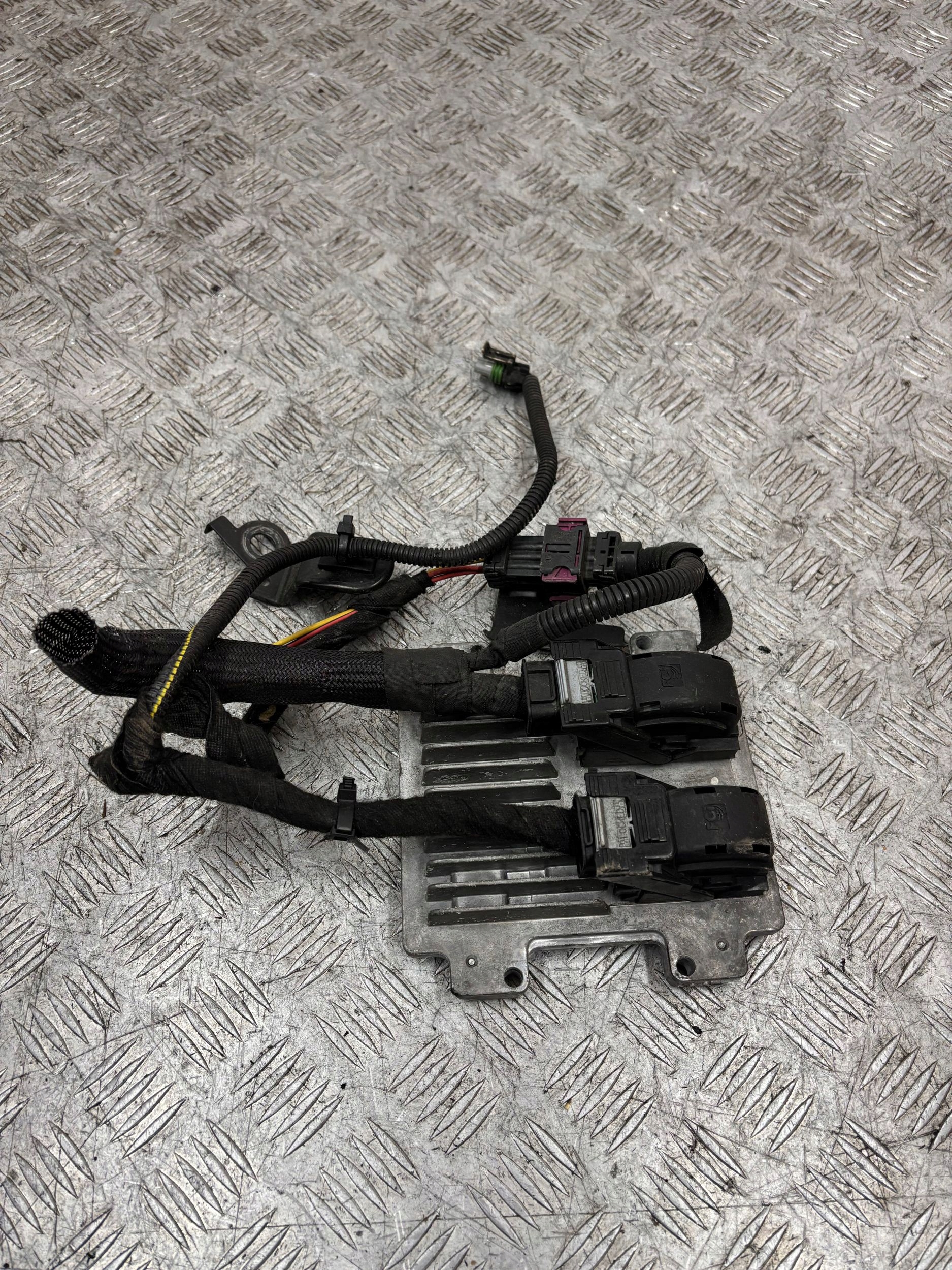 computer control unit of the engine OPEL CORSA D 1.2 55580499