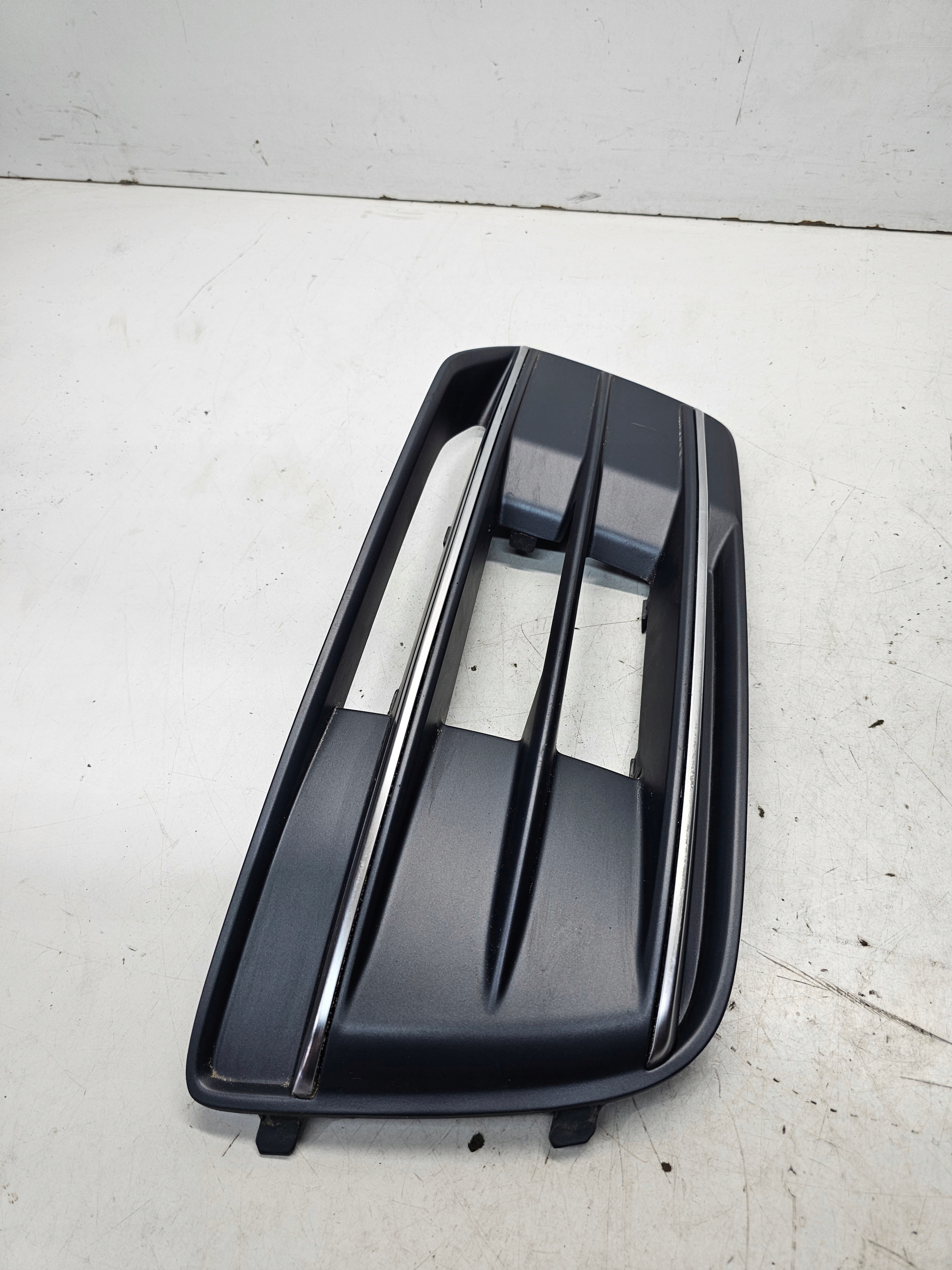 grid grille of a bumper left AUDI Q5 FY 80A807681B