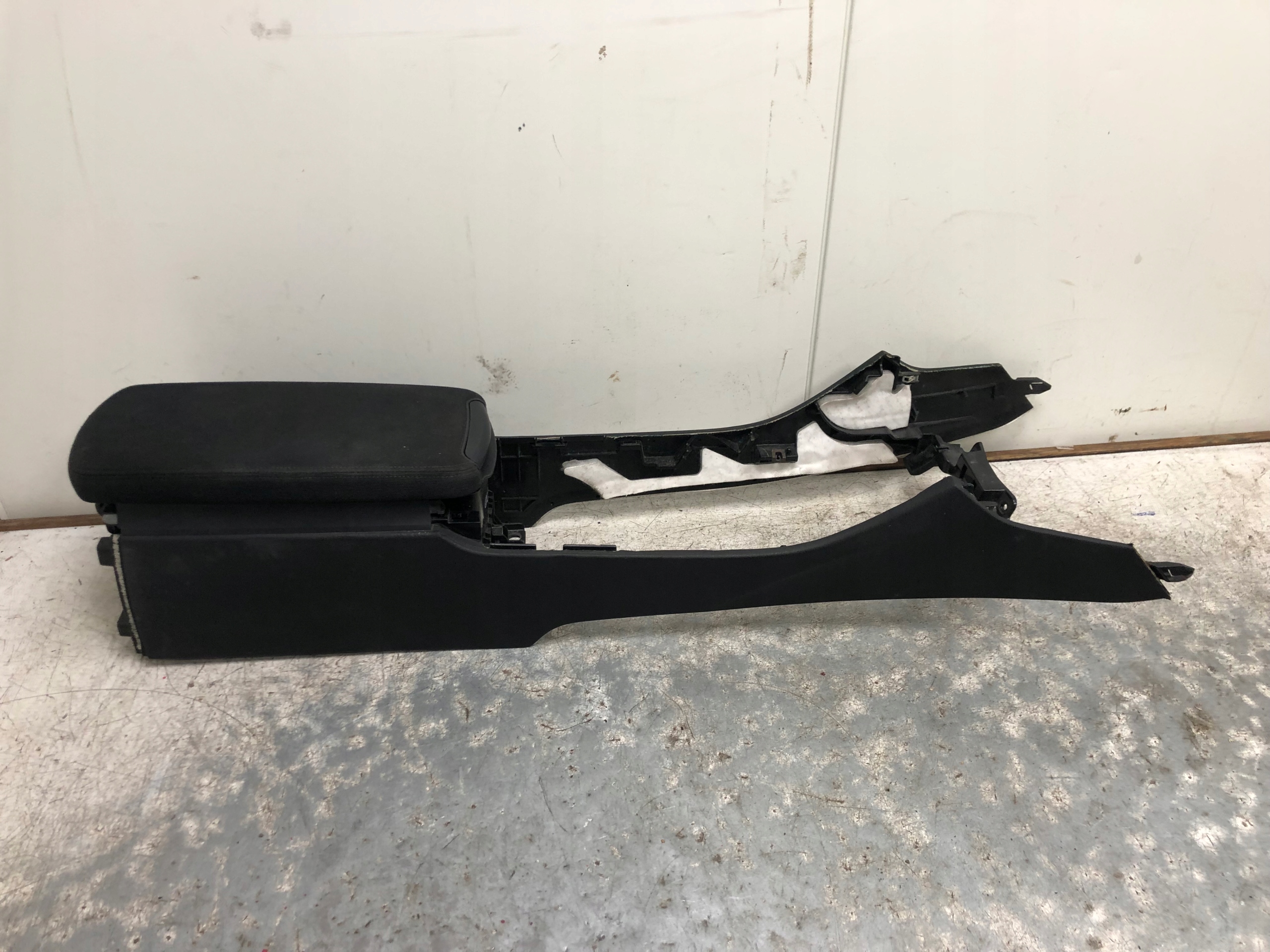 TUNEL central armrest LEXUS IS220 58911-53130