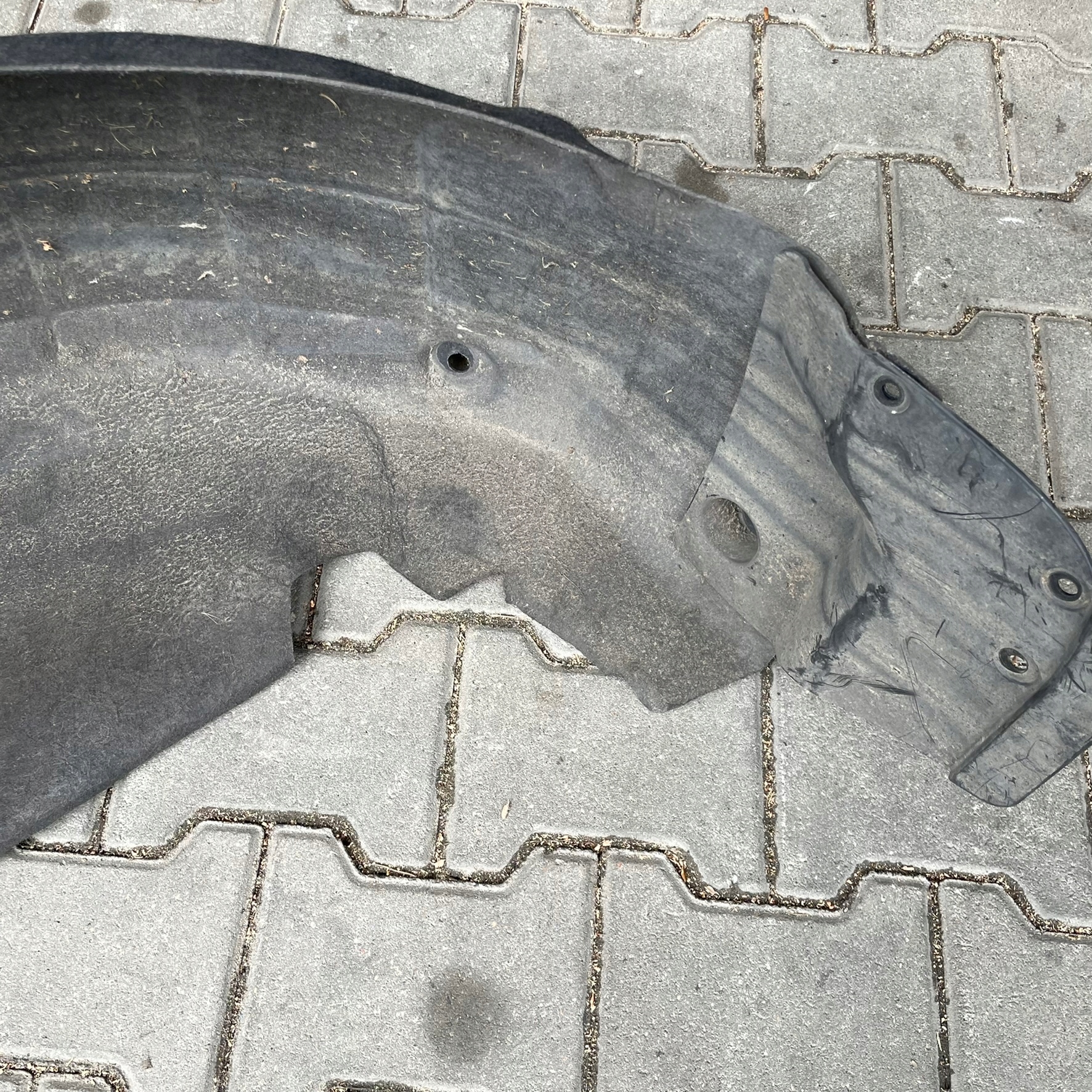 RENAULT TALISMAN SEDAN MUDGUARD REAR. RIGHT REAR PART