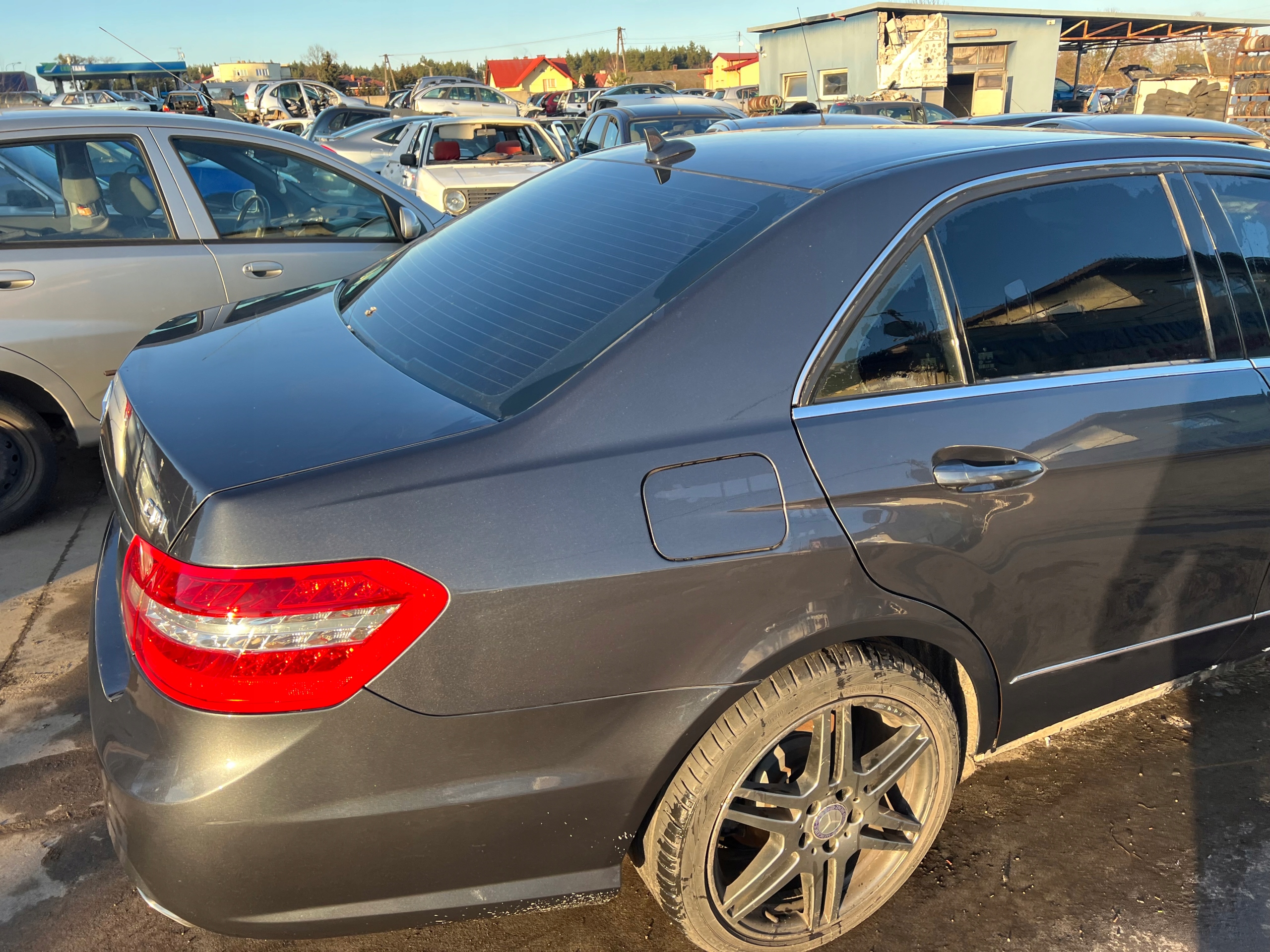 MERCEDES KLASA E W212 SEDAN ĆWIARTKA PRAWY TYŁ