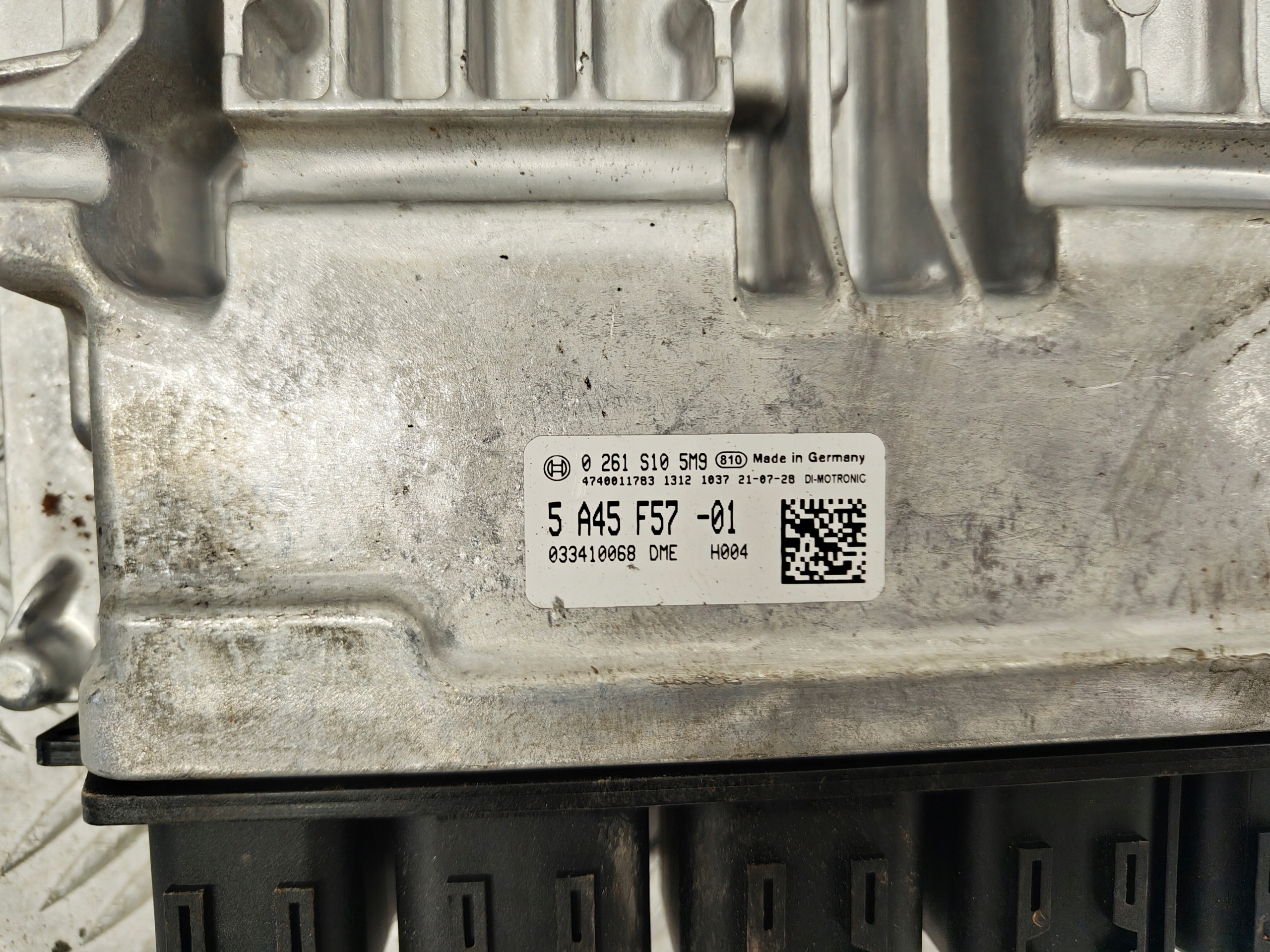 BMW 1 F40 M135i computer control unit of the engine ECU 5A45F57