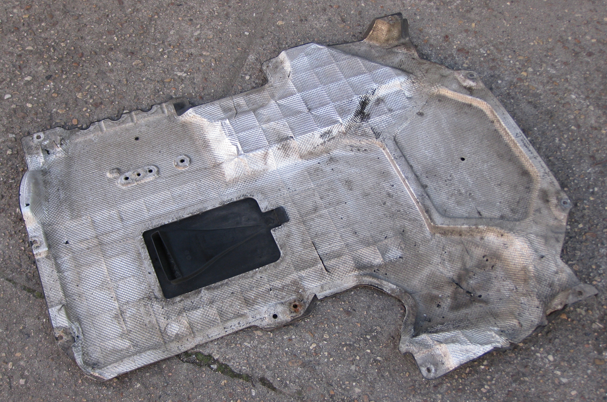 MERCEDES W212 LIFT E KLASA 13R cover below engine A2125241925