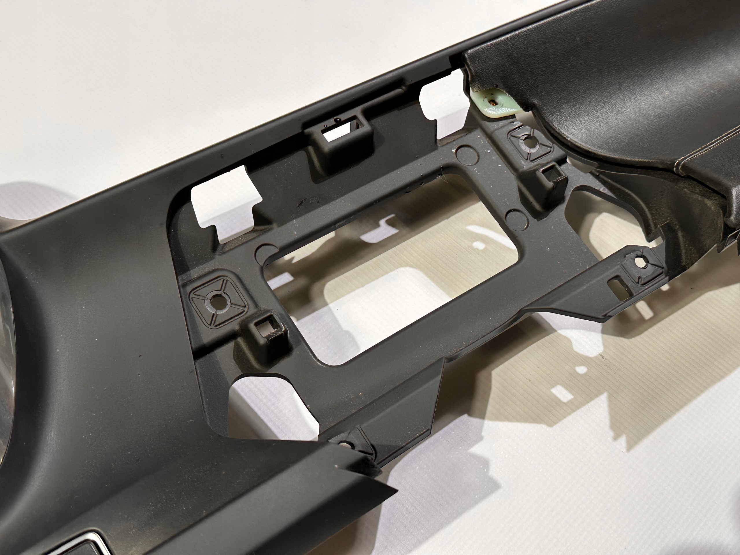 frame of the dashboard consoles dashboard panel Chevrolet Camaro 2016+
