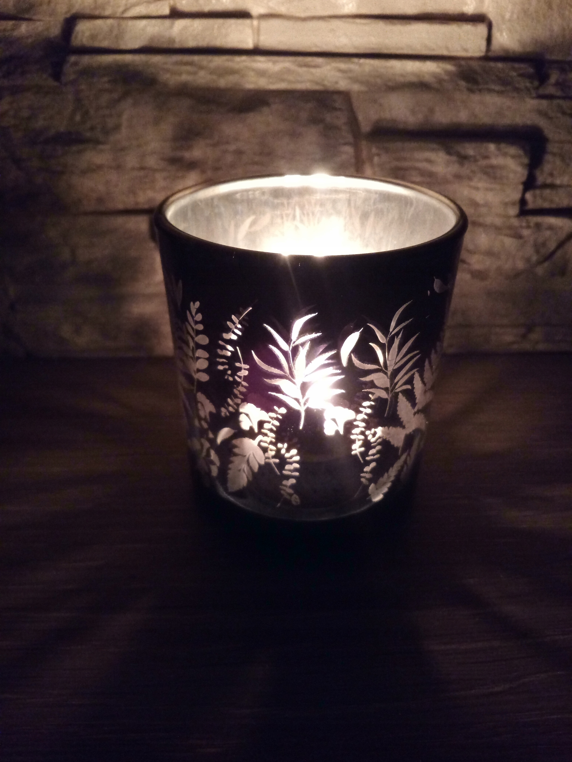 ŚWIECZNIK LUSTRZANY WZÓR ROŚLINNY NA TEALIGHT 2039 Wysokość produktu 8 cm