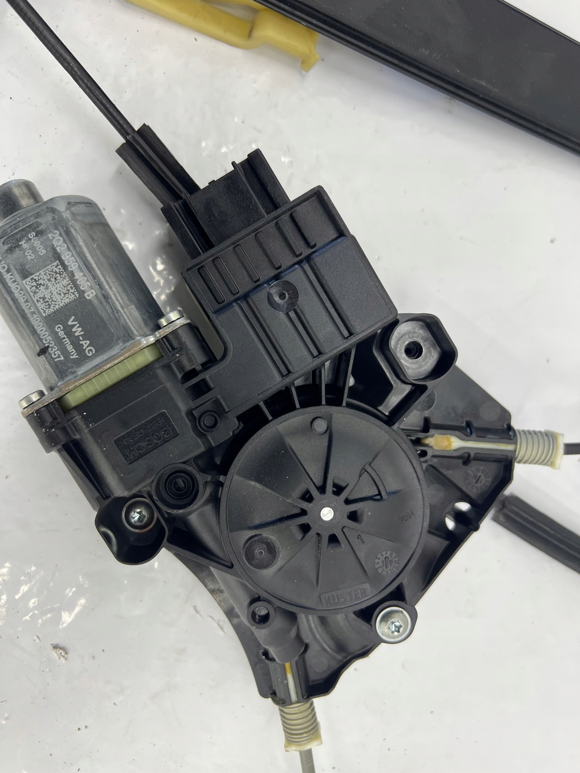VOLKSWAGEN T-CROSS window regulator left front front 2GM837461A 2Q2959405B