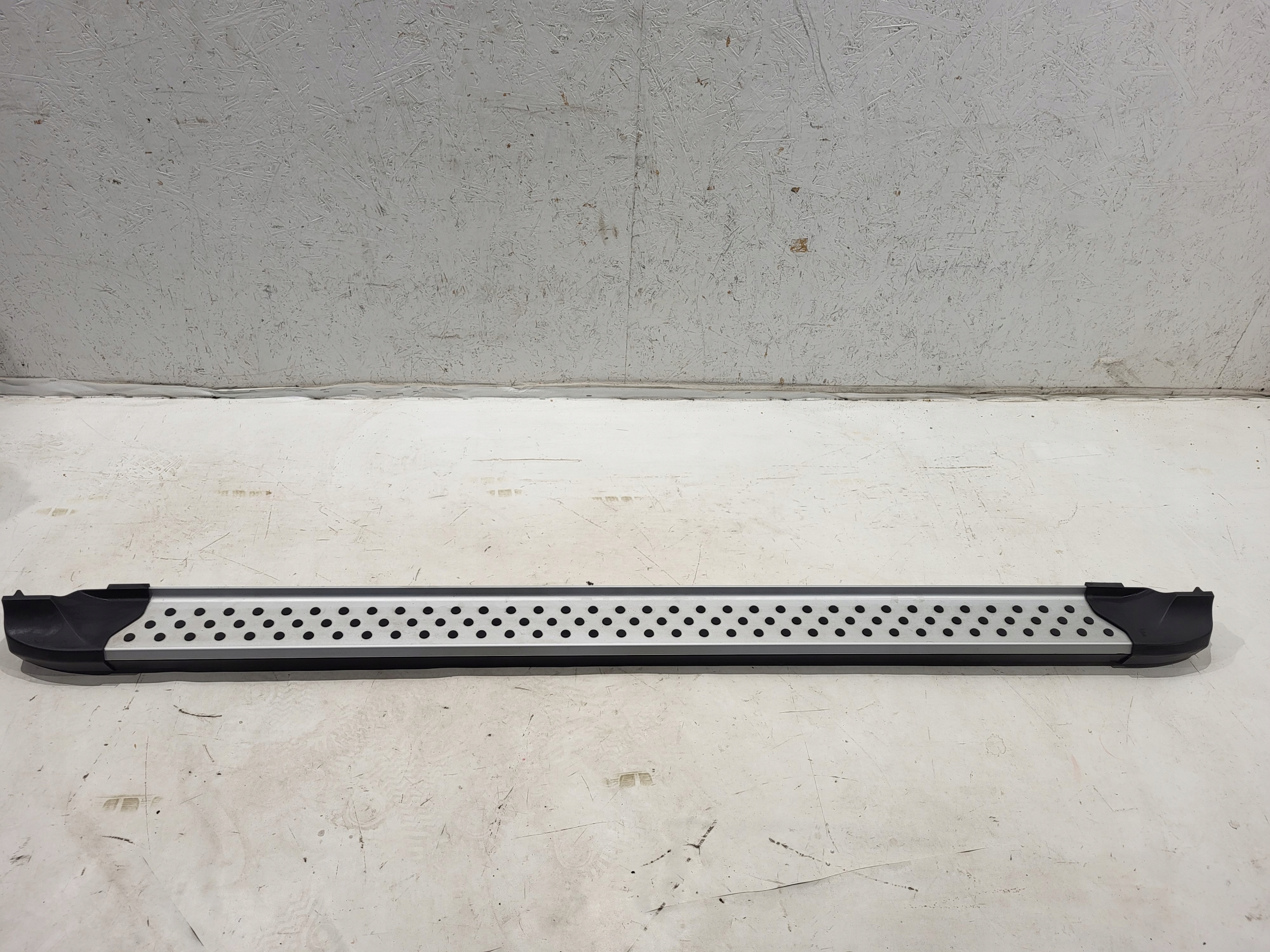 LISTWA PROGOWA PRAWA DACIA DUSTER II 8201700147