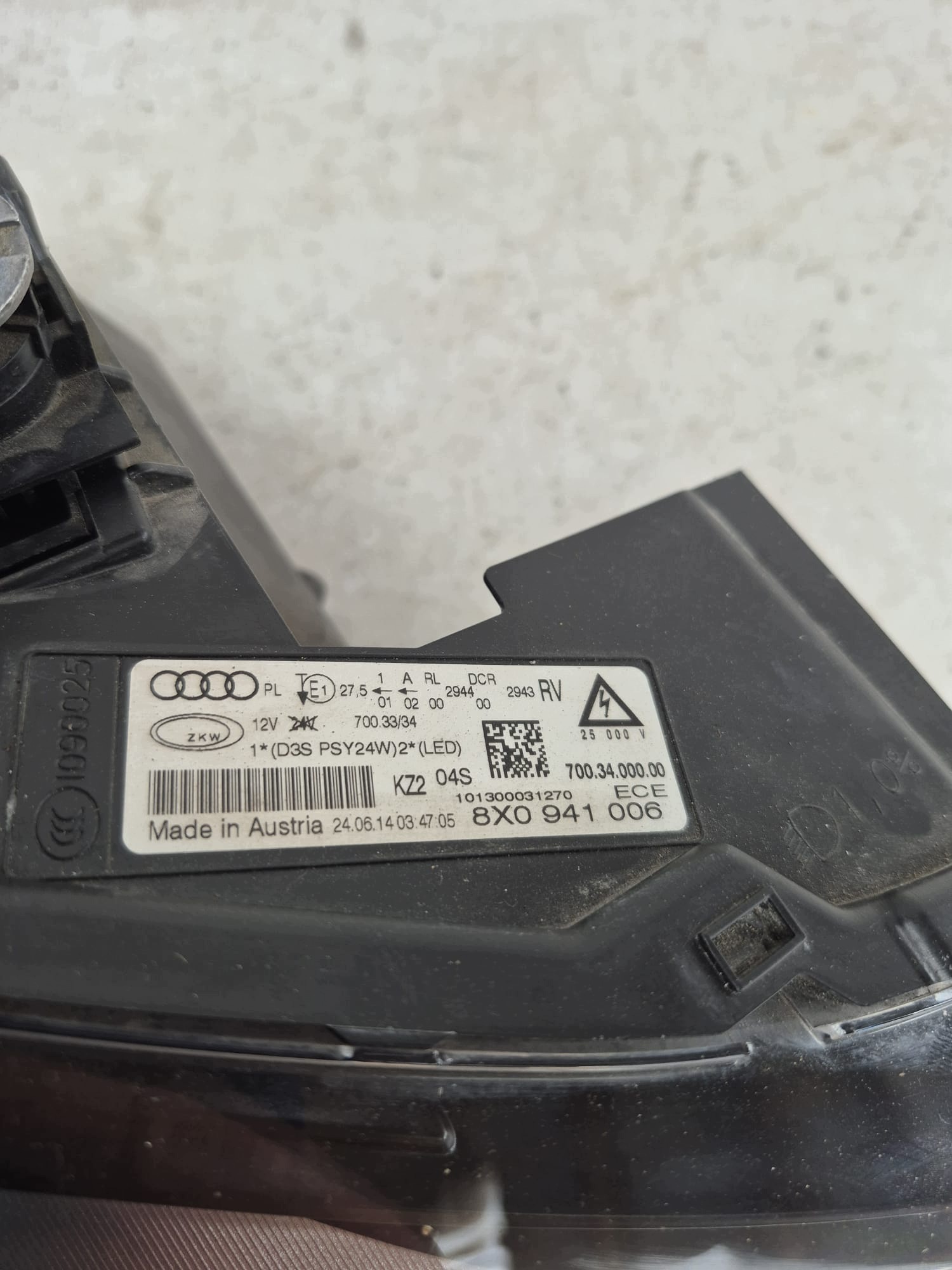AUDI A1 8X 8X0 10- light right front front BI-XENON 8X0941006