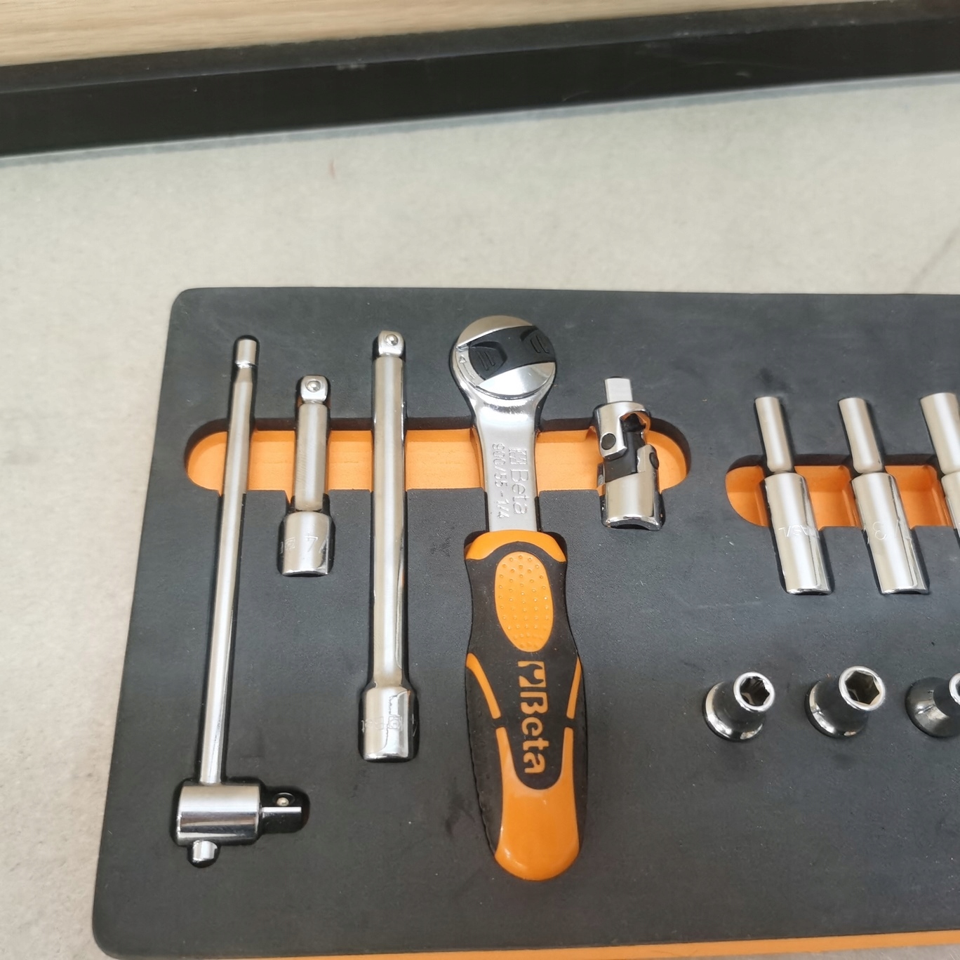 W3 Zestaw 26 narzędzi w miękkim wkładzie profilowanym Beta 2450/M94 Marka Beta