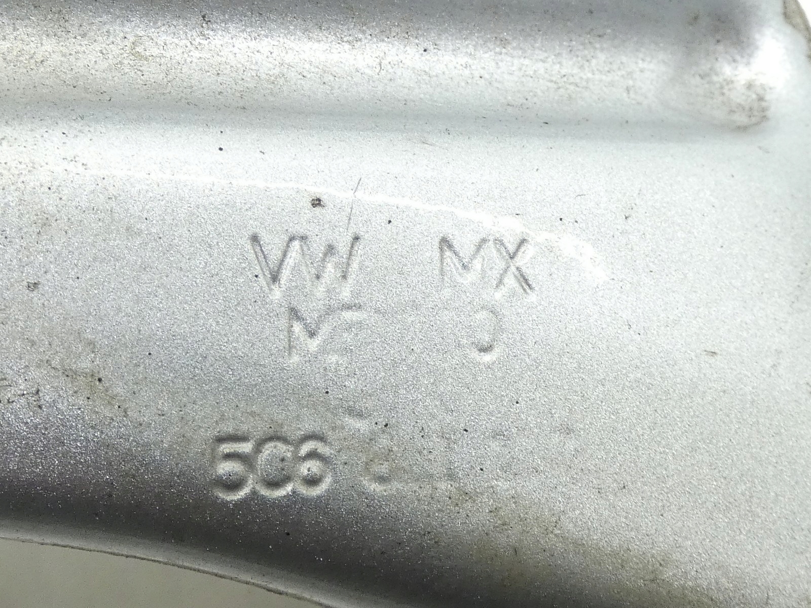 Console Poignée Support plaque Aile Gauche Avant VW JETTA 10R- 5C6821135 LA7W