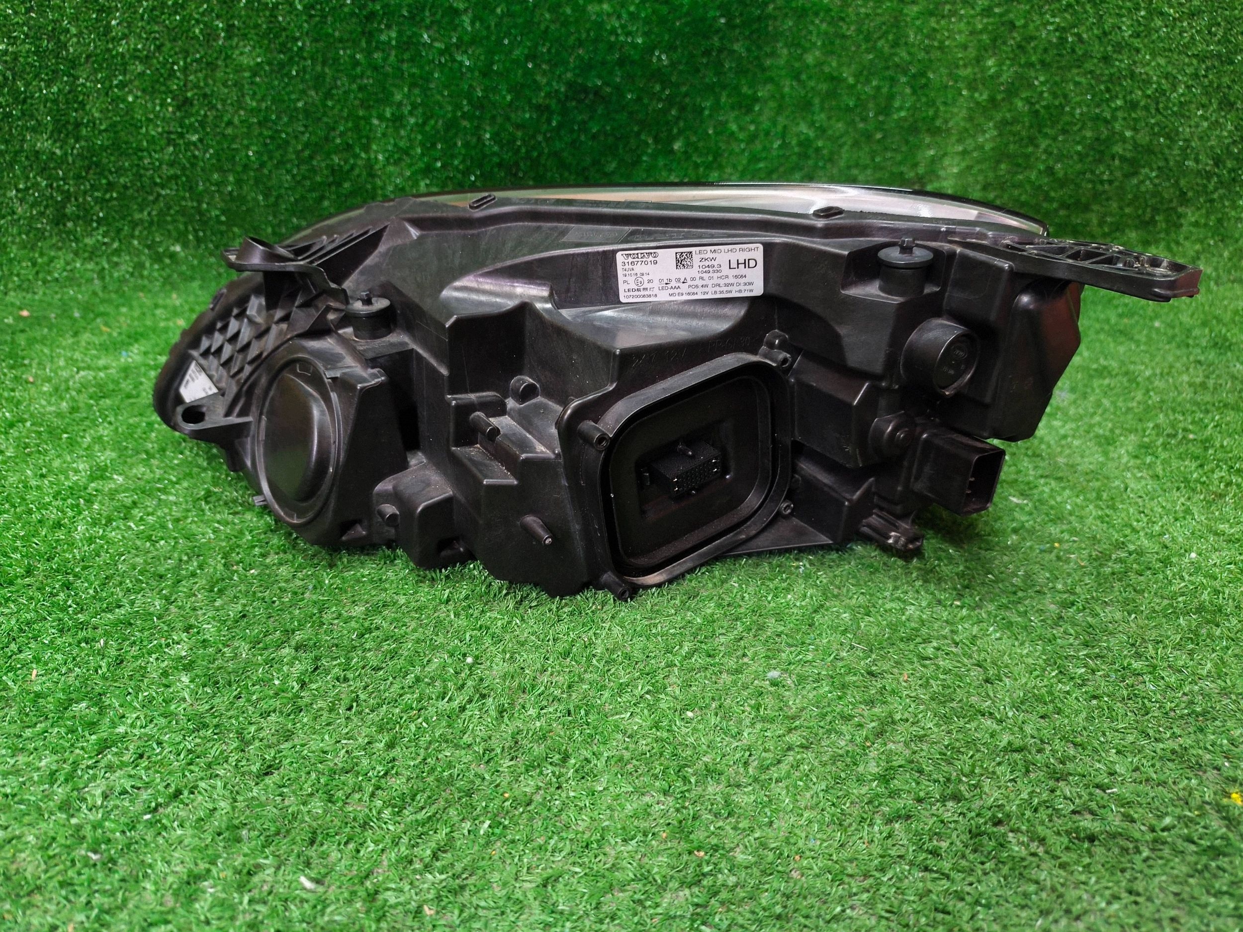REFLEKTOR right front VOLVO V40 II 16- LIFT FULL LED NR.1603