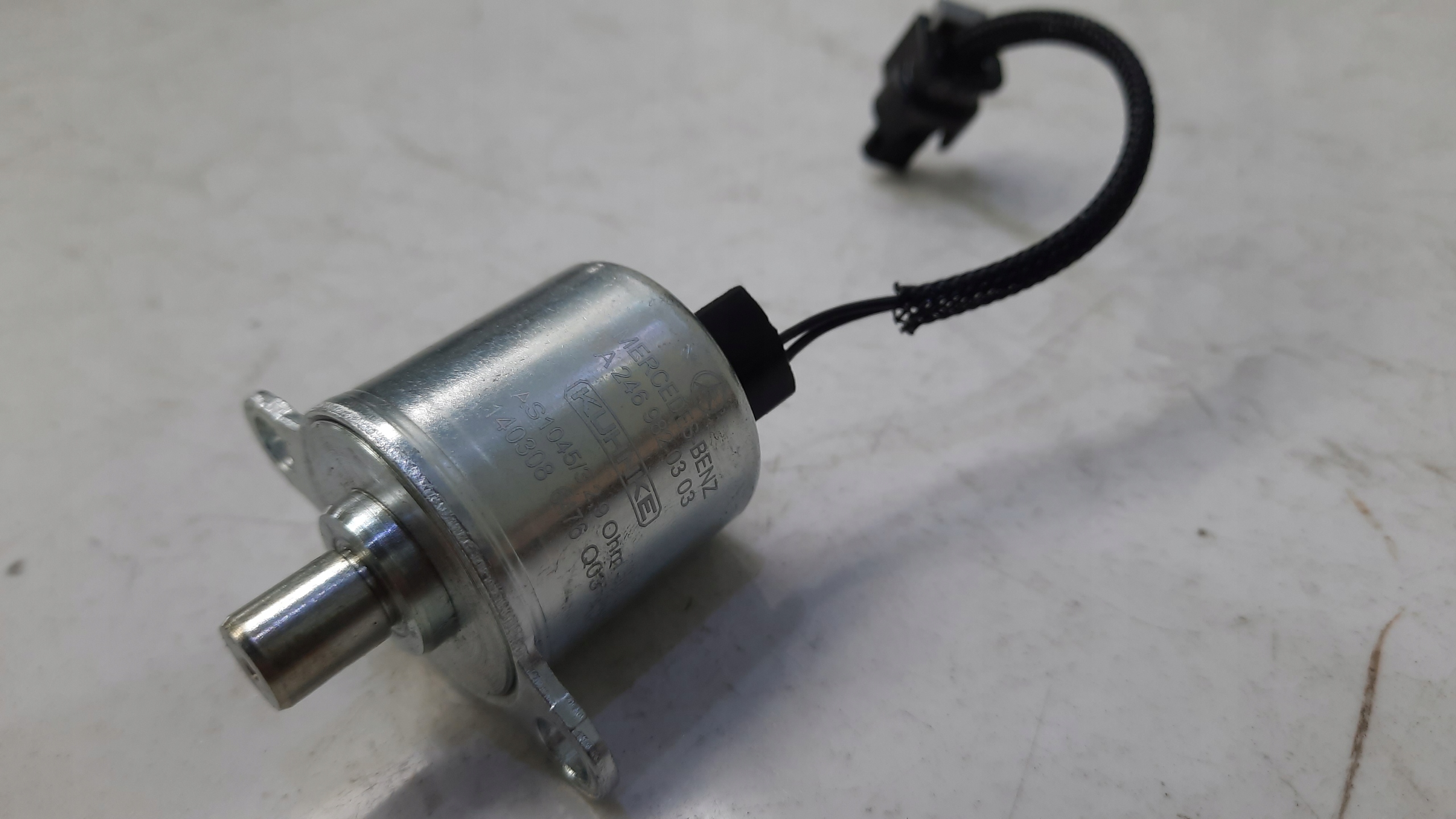 Mercedes W246 W176 W117 ELEKTROZAWOR SKRZYNI Part manufacturer Mercedes Benz original OE