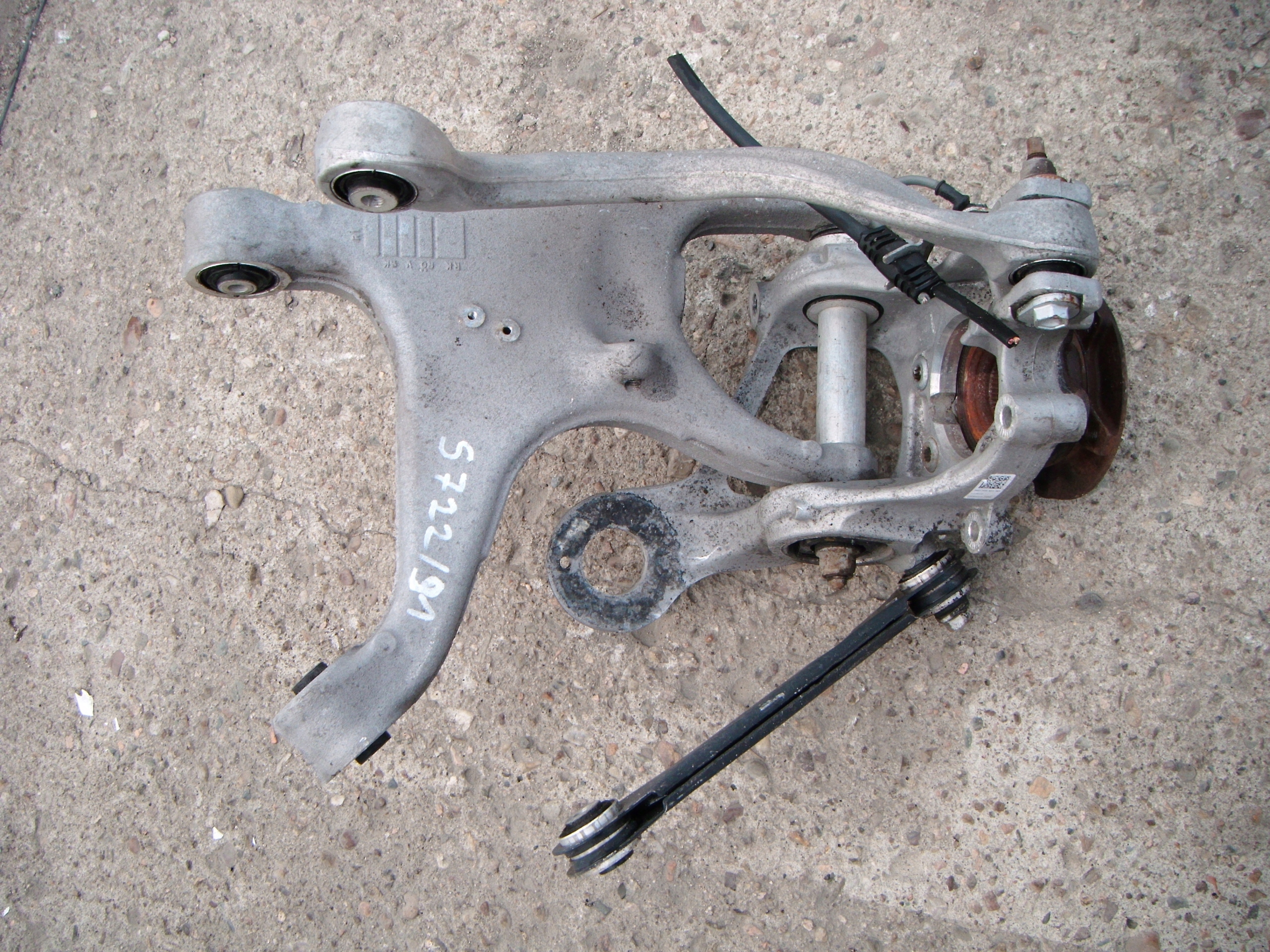 AUDI A4 B8 AUDI A5 ZAWIESZENIE LEWE TYLNE 8K0505435AA 8K0505431AR