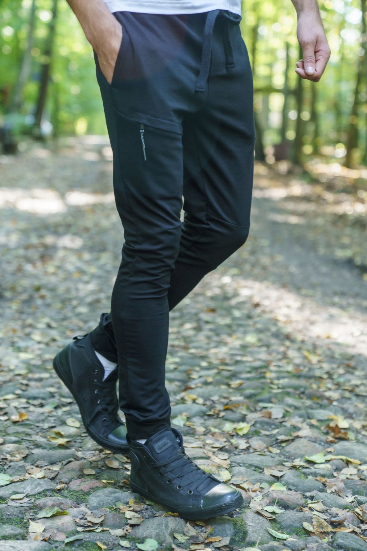 

Joggery męskie dresowe z kieszeniami czarne M