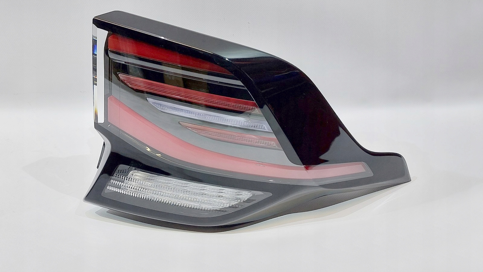 LAMPA TYŁ PRAWY PRAWA KIA SPORTAGE V 21r 92402R2100 Numer katalogowy części 92402R2100 , KIA 20094