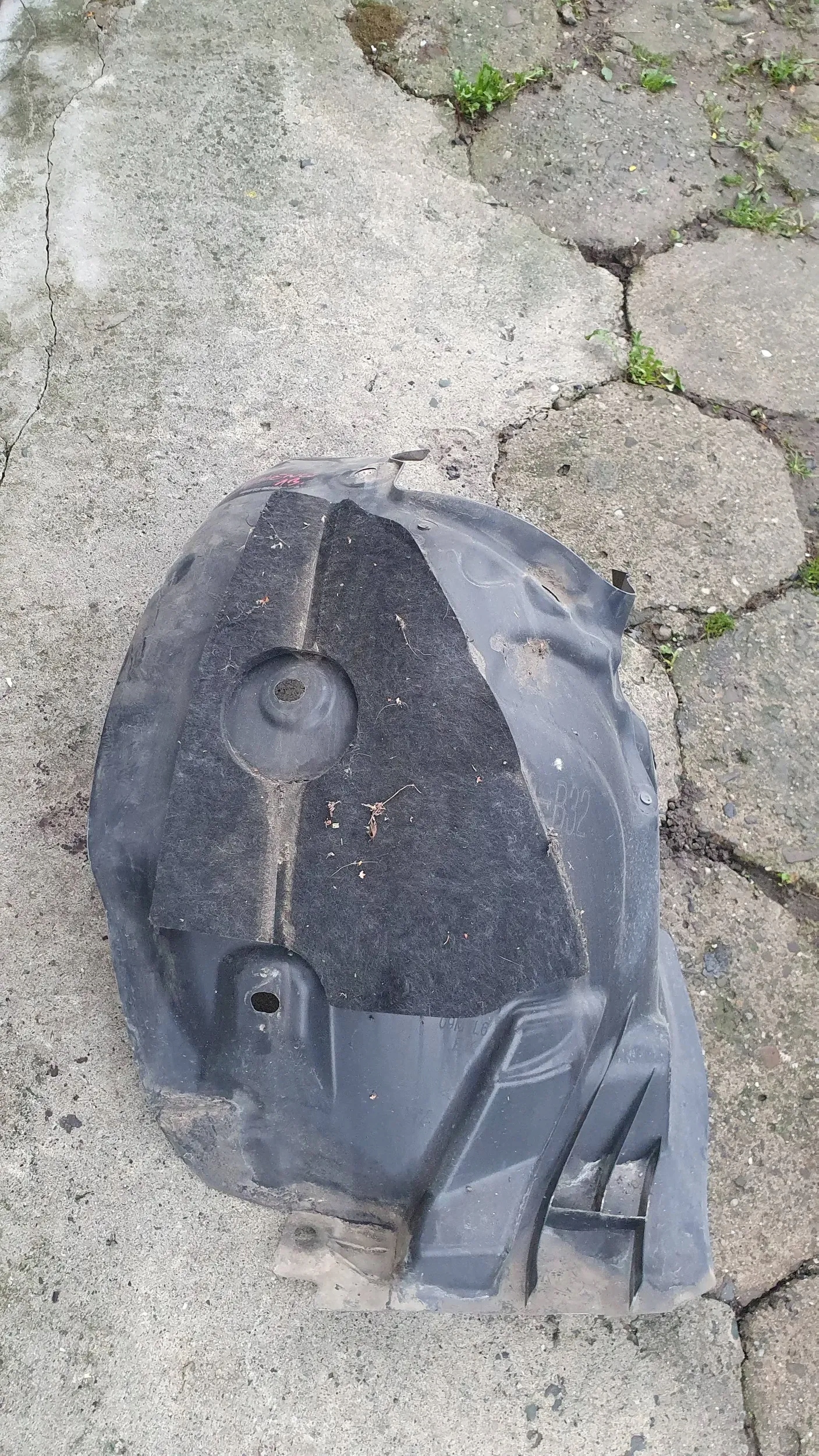 Renault Fluence Lift 12- mudguard left front front