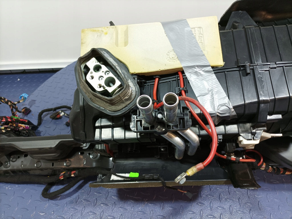 Audi A4 B8 радиатор отопителя отопитель салона Балка диффузор европа 8K1820005AJ