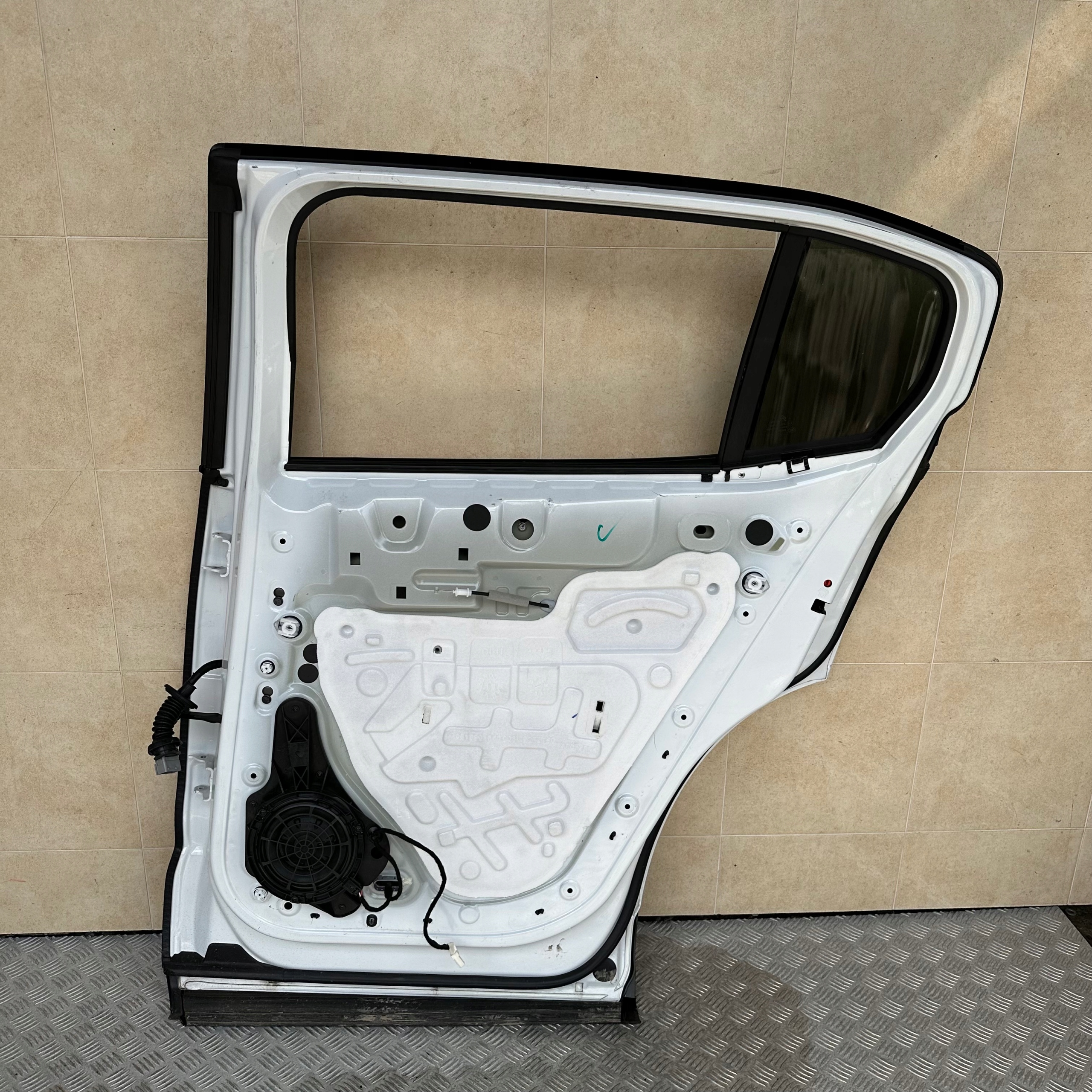 DRZWI PRAWE KOMPLETNE CITROEN C5 AIRCROSS 2019 ROK Numer katalogowy części OE DRZWI