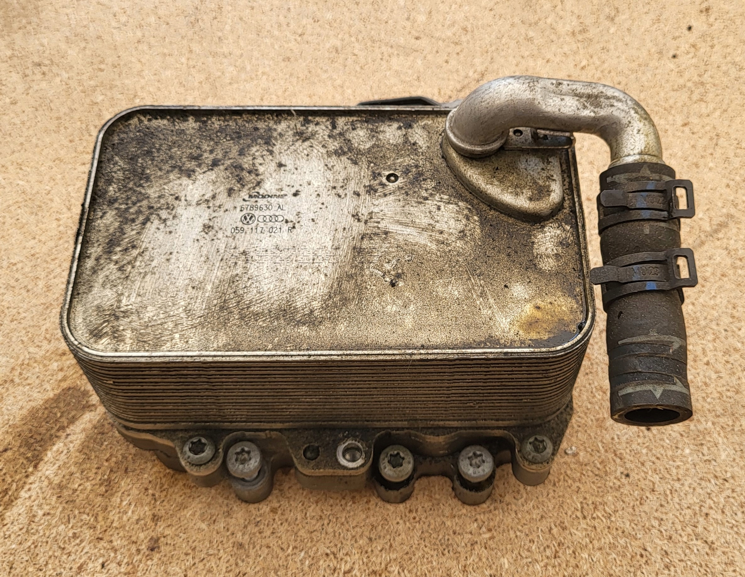 AUDI A4 A5 A6 A7 3.0 TDI CHŁODNICZKA OLEJU