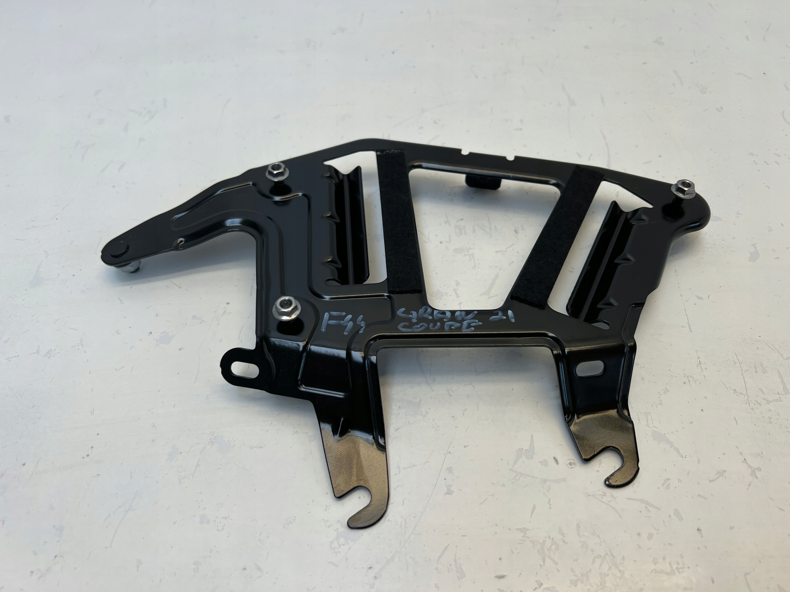 8794938 - BMW F44 F40 2021 кронштейн радиомодуль