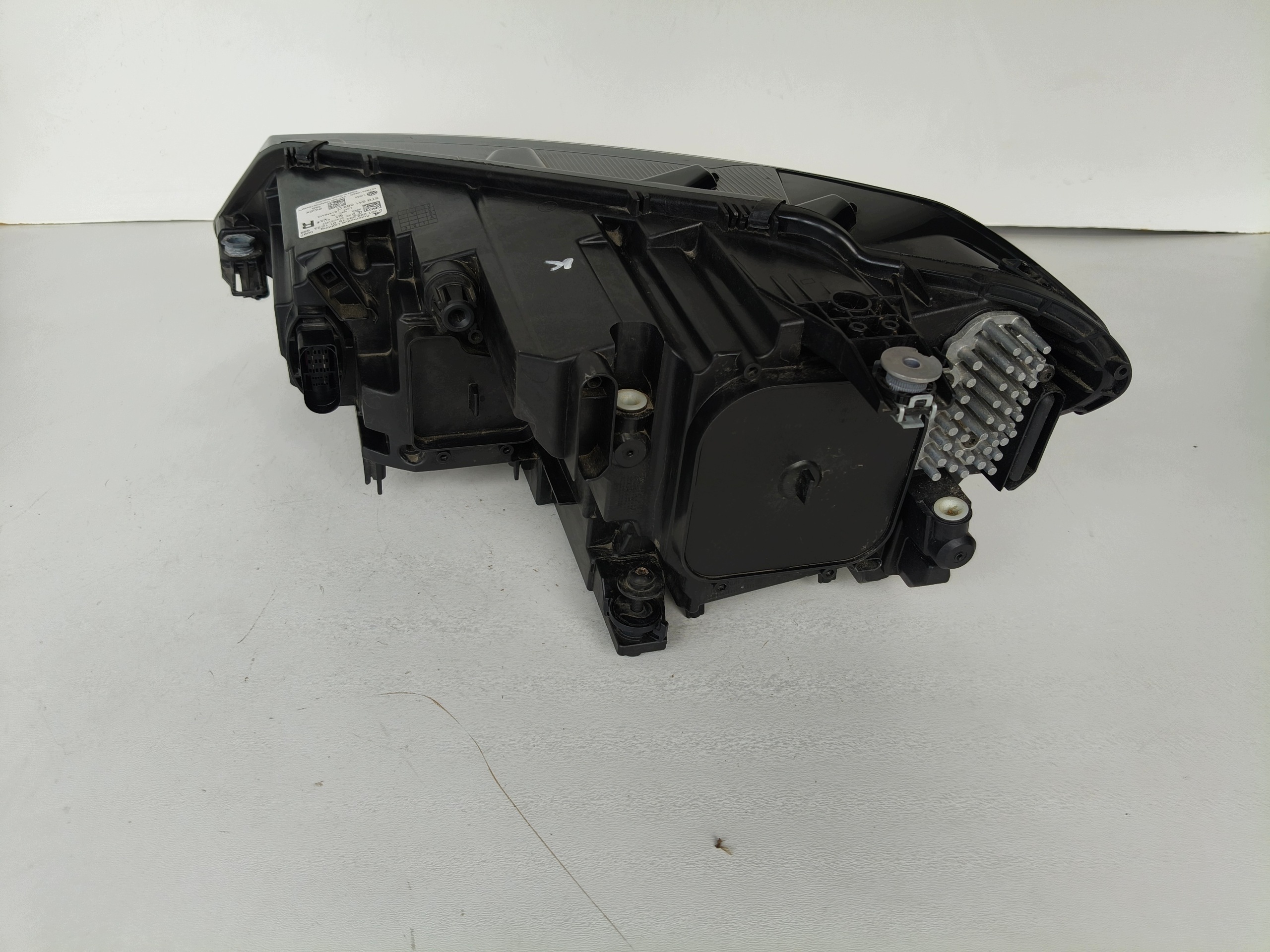 light right REFLEKTOR VW TOURAN 5TA 16- FULL LED