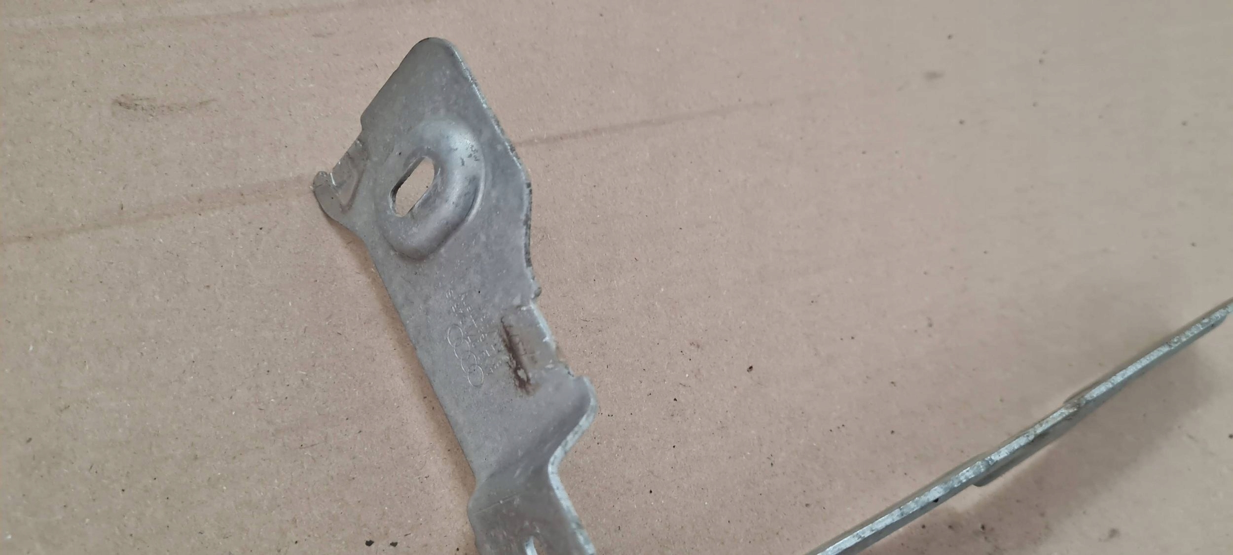 A6 C8 4K bracket holder WIAZKI 4K0971845S