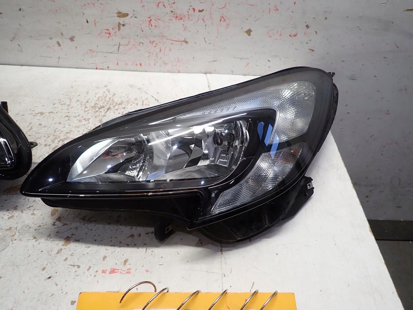 light front front left OPEL CORSA E 2014- 39108222