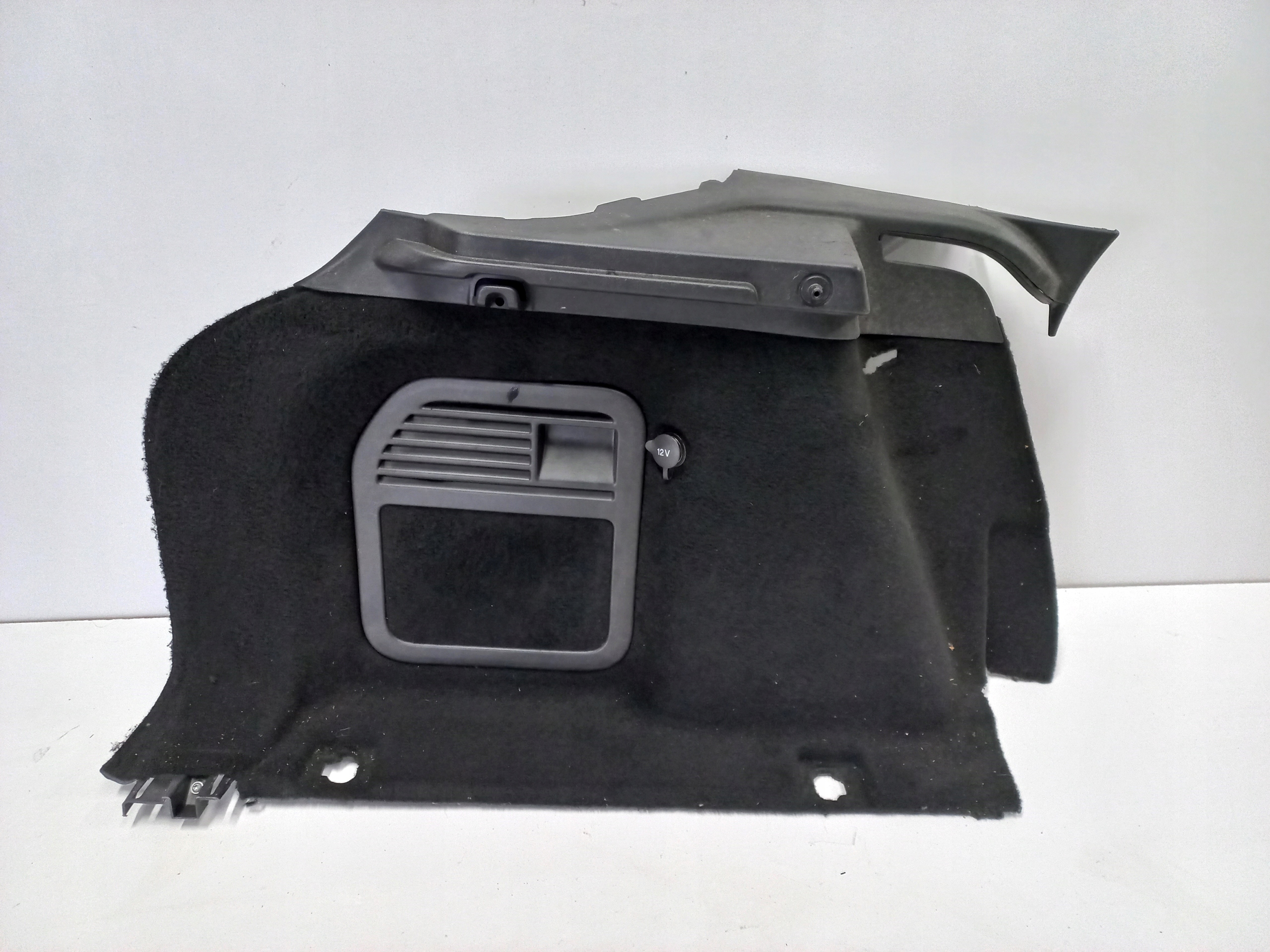 BOCZEK TAPICERKA BAGAŻNIKA LEWY RANGE ROVER EVOQUE BJ32-45431