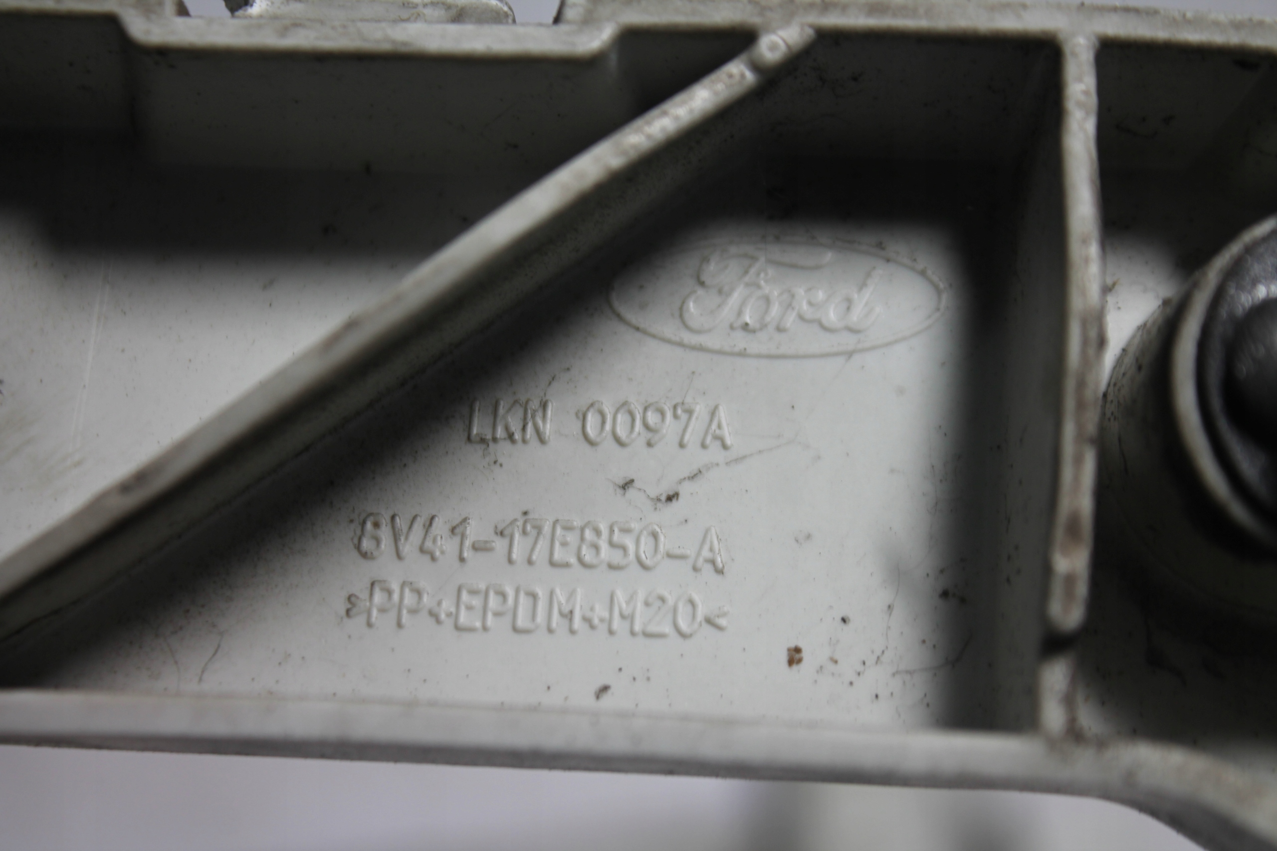 support right rear part rear 8V41-17E850-A KUGA MK1 08-13