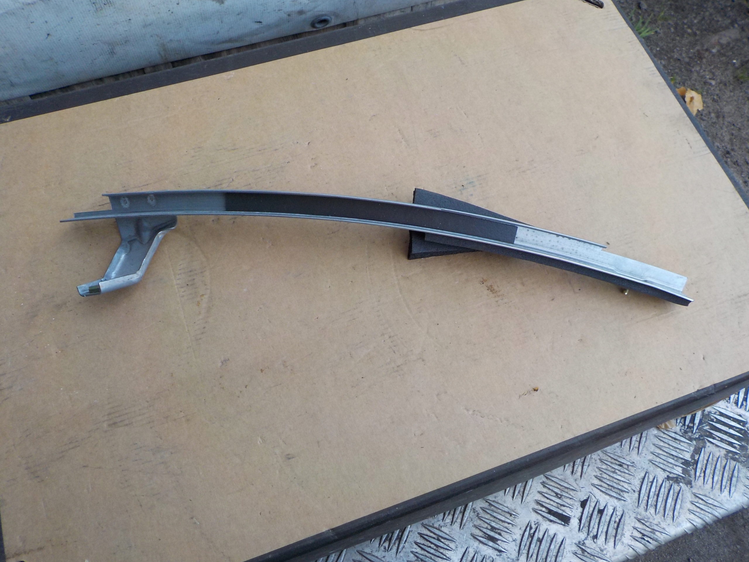 CHRYSLER VOYAGER IV CARAVAN PROWADNICA windows rear part