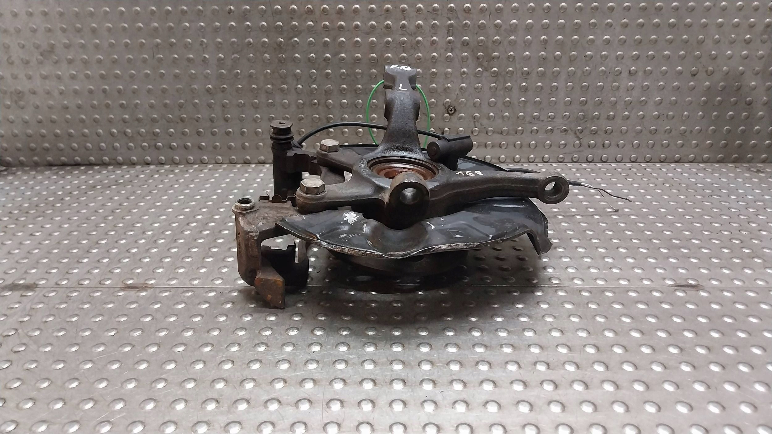 otoč čepu levý předek 6814 MERCEDES A W168