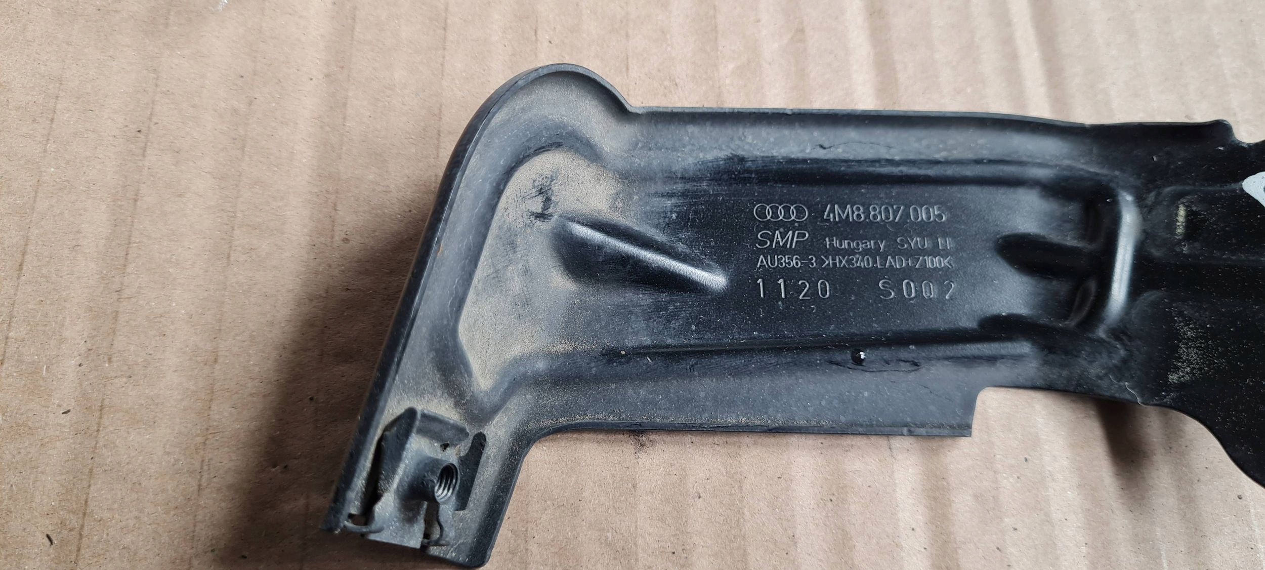 SQ8 4M Q8 PROWADNICA Support Support plaque Poignée Pare choc Arrière Gauche