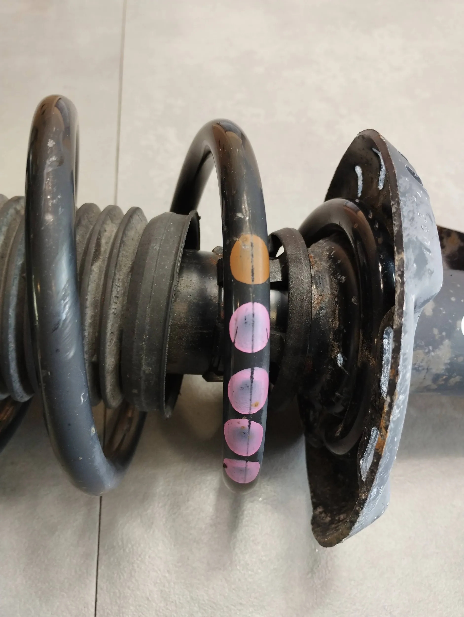 VW GOLF V 1.6 shock absorber front 1T0413031CM