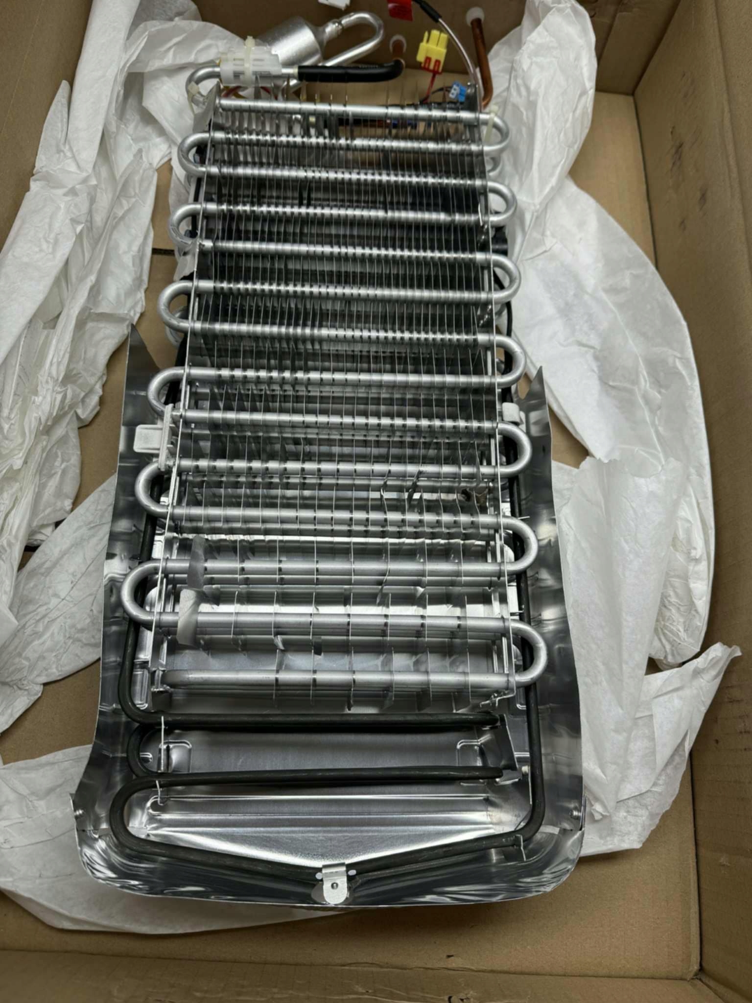 Výparník s pojistkou a topným tělesem pro ledničku Samsung (DA96-01316C)