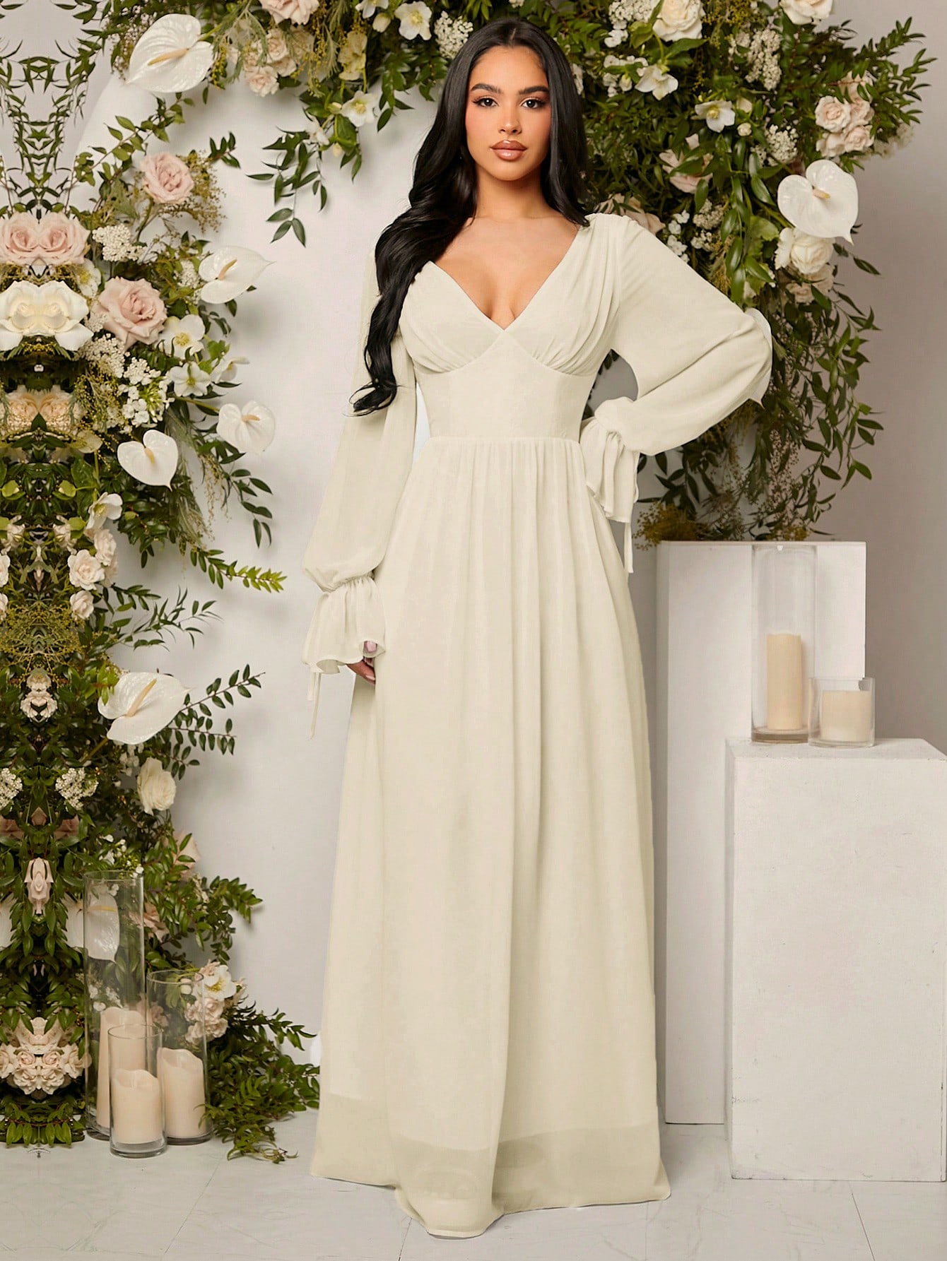 Šaty maxi šaty Shein s hlubokým Shein do V, velikost 36