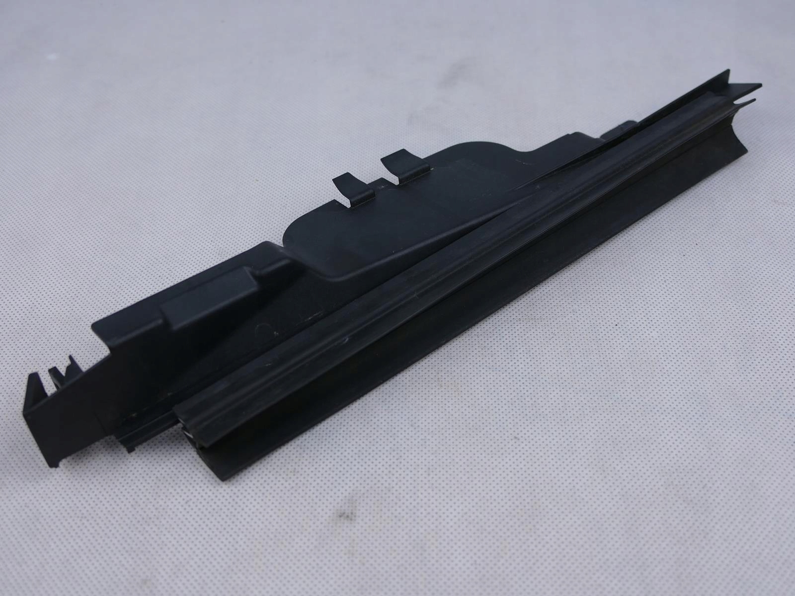 MERCEDES SLK R171 DICHTSATZ BLENDE ABDECKUNG LINKS HECK
