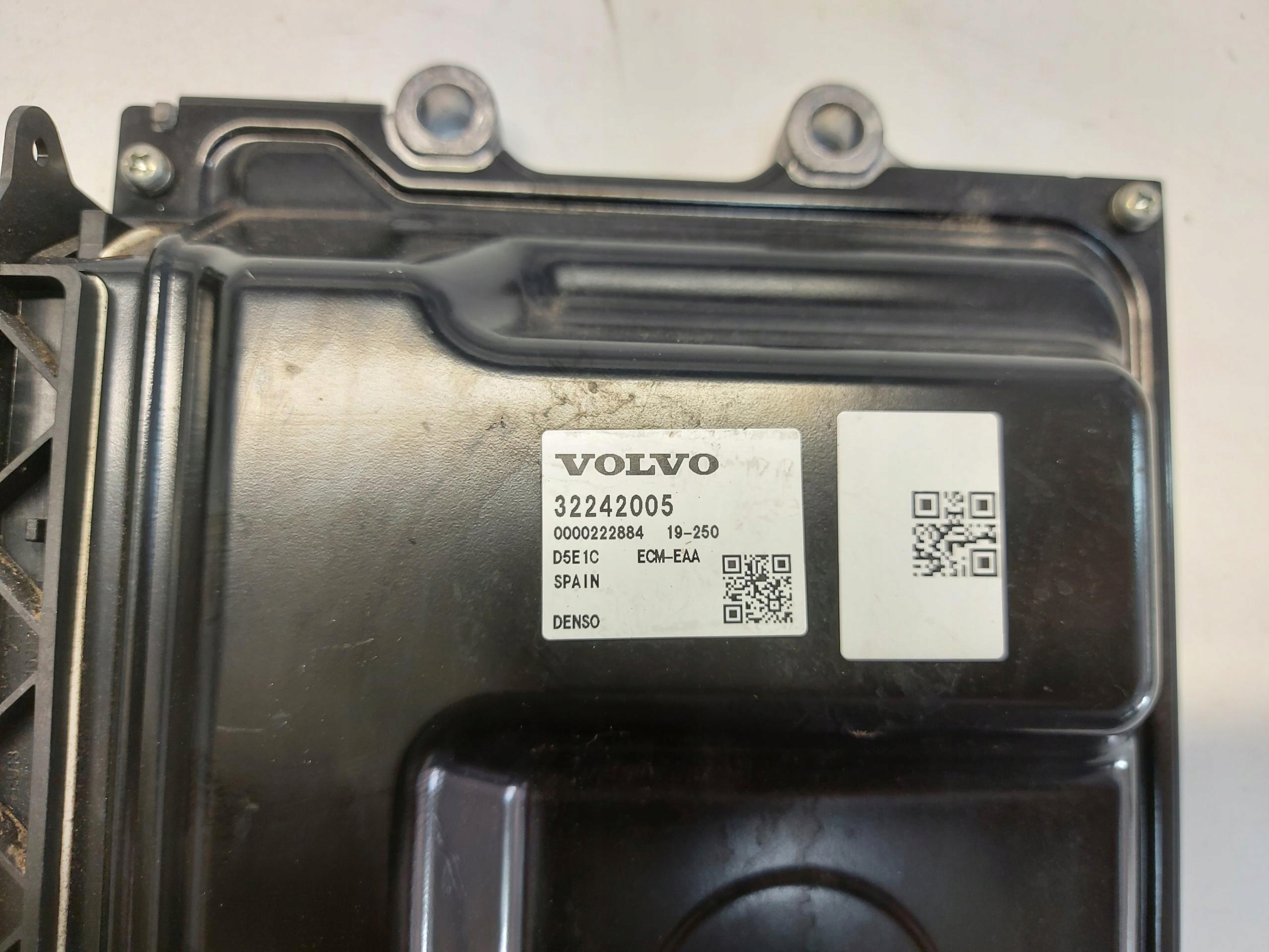 VOLVO XC40 D3 2.0 D computer control unit of the engine ECU 32242005