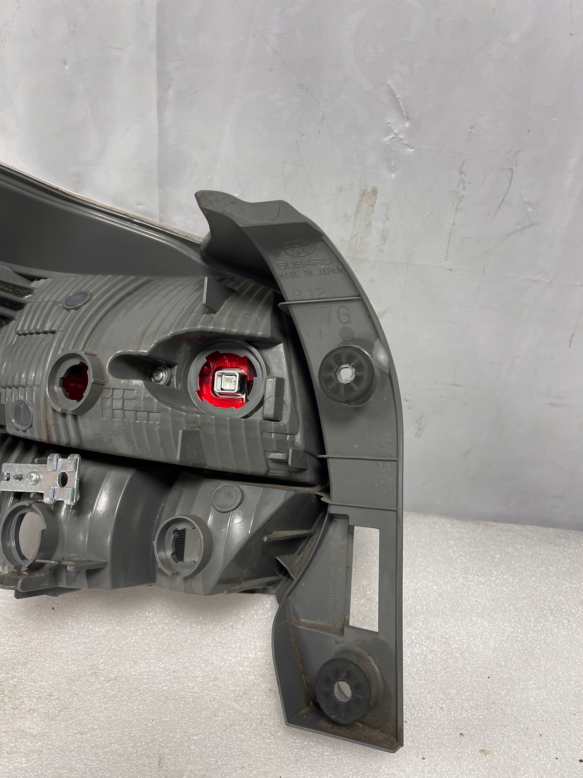 фонарь правый subaru XV РЕСТАЙЛИНГ 16r led OK.