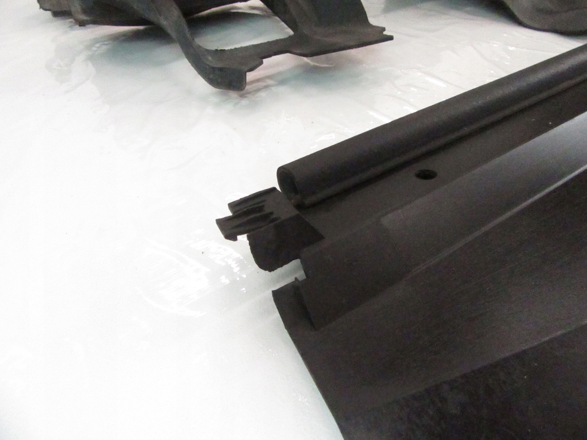 cover drain intake air radiator right front BMW e53 X5 N62