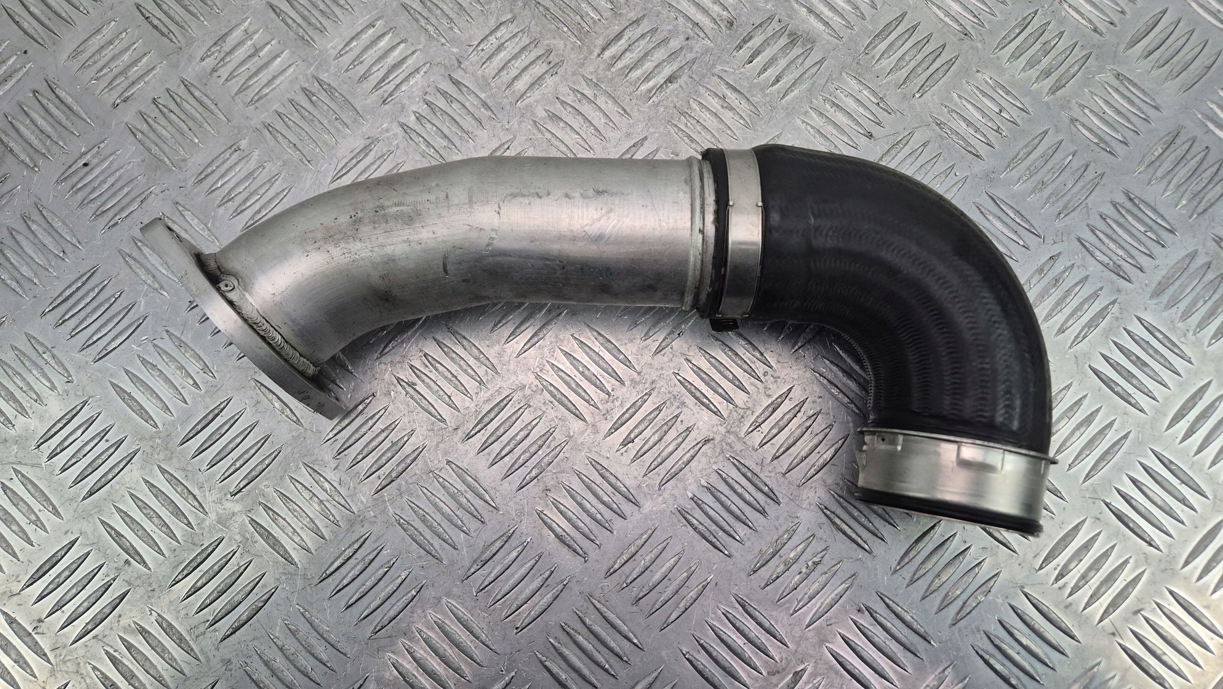 Mercedes E350d W213 hadice intercoolera A6420908137 OM642.855